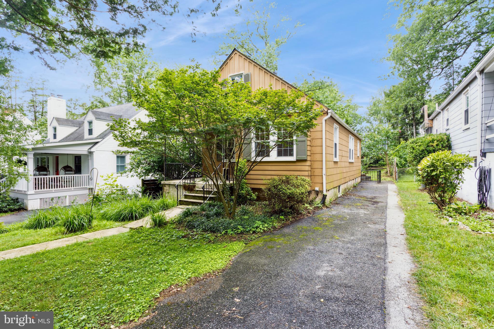 571 WOODBINE AVENUE