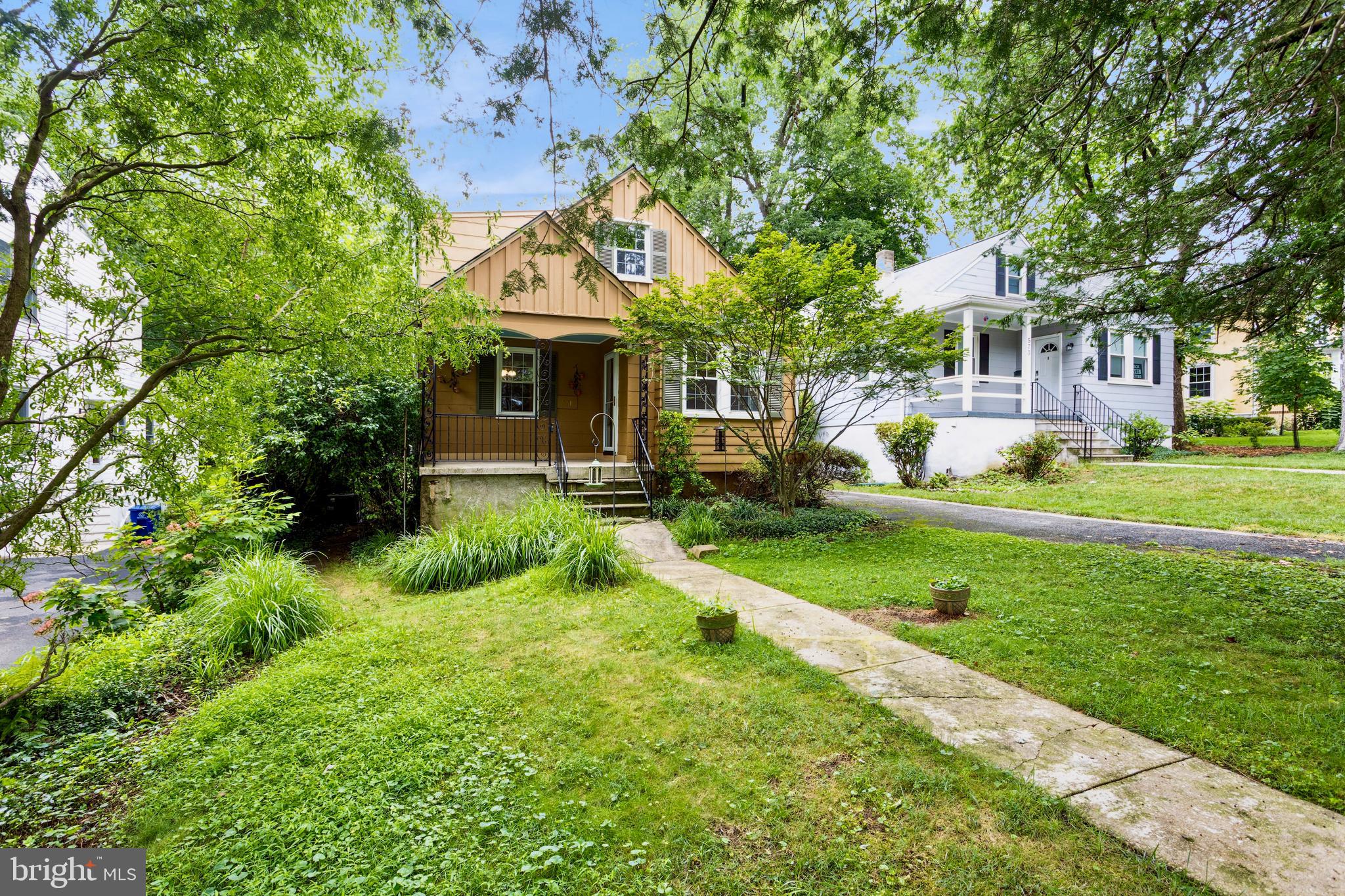 571 WOODBINE AVENUE