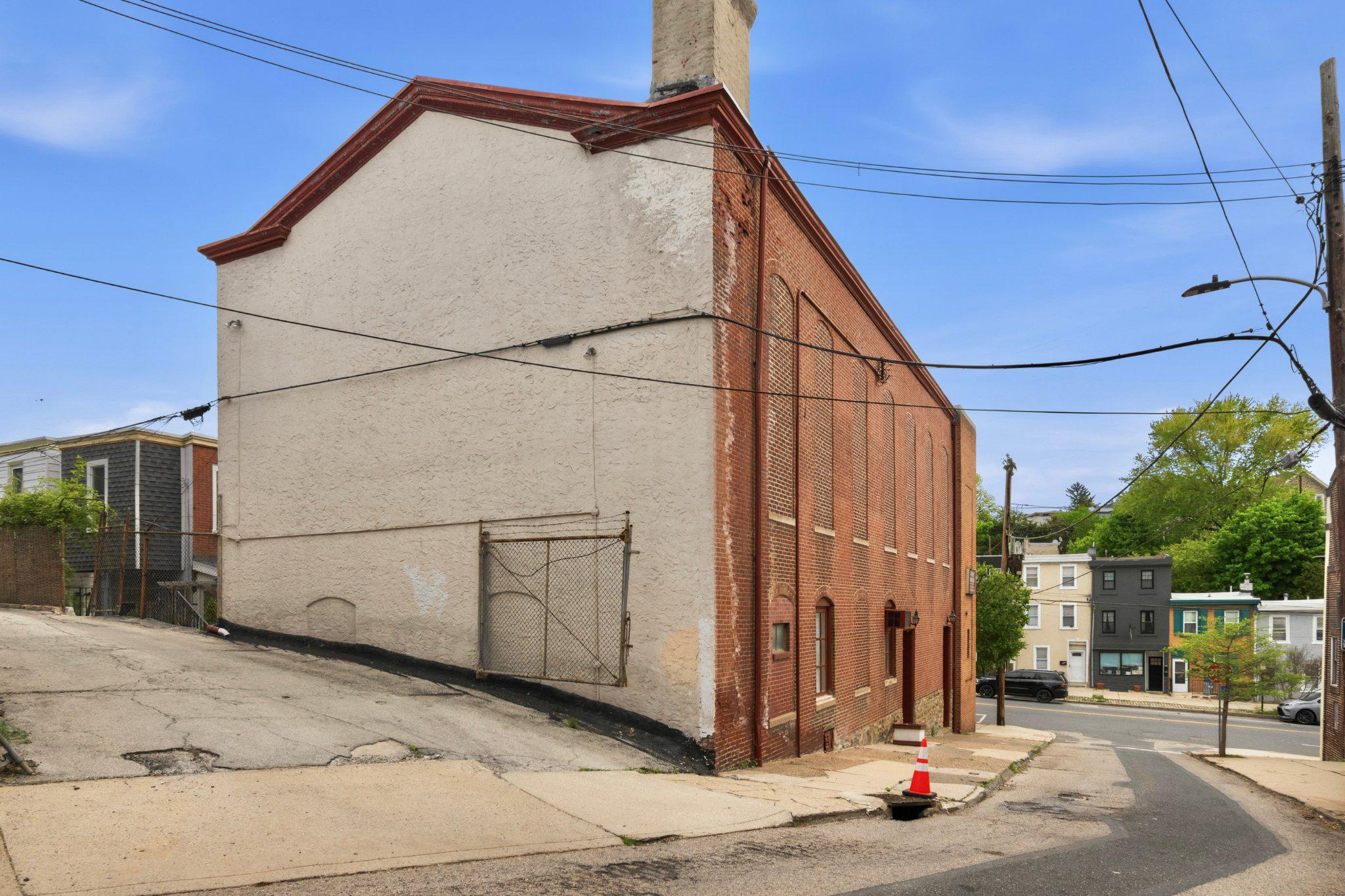EAST FALLS - Commercial Sale