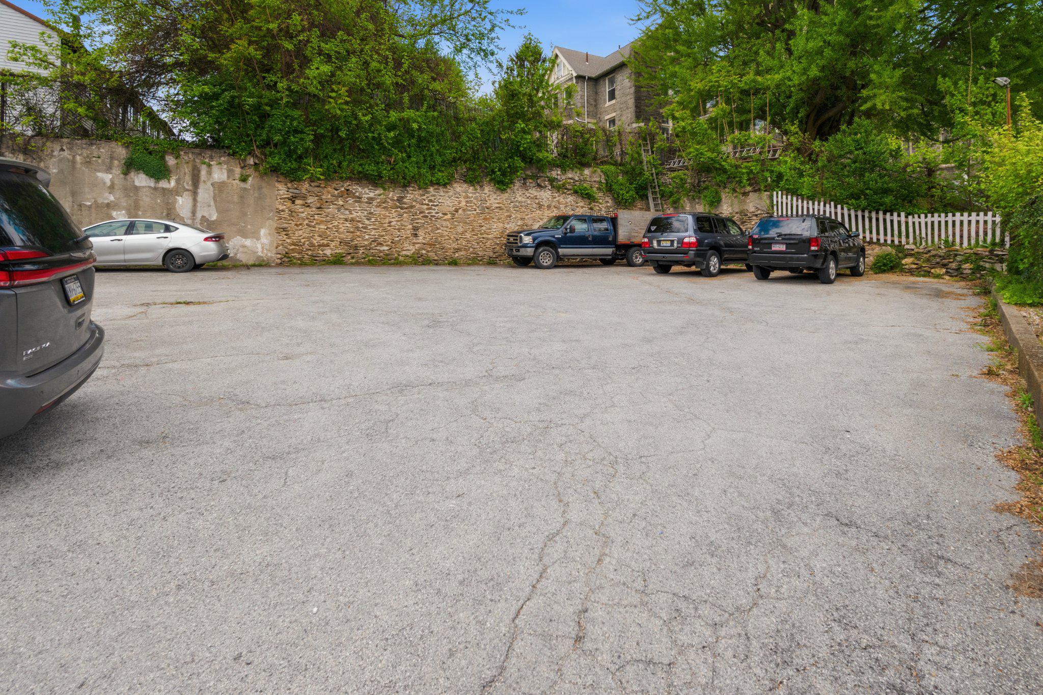 EAST FALLS - Commercial Sale