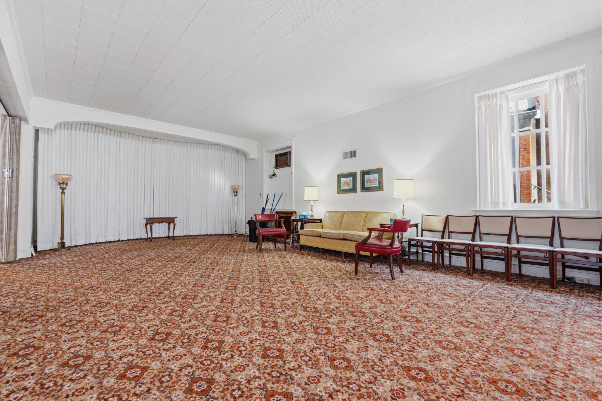EAST FALLS - Commercial Sale