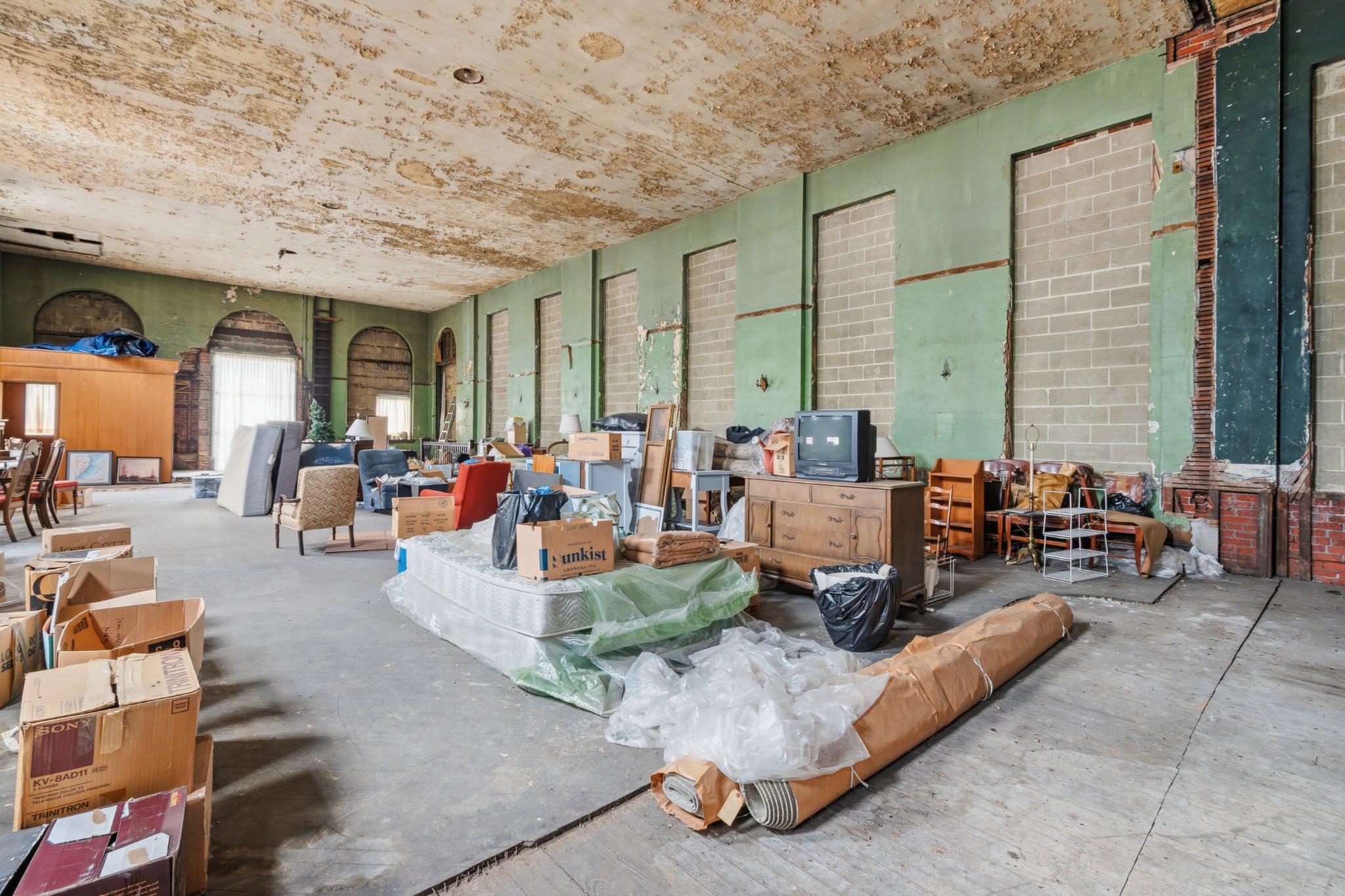 EAST FALLS - Commercial Sale