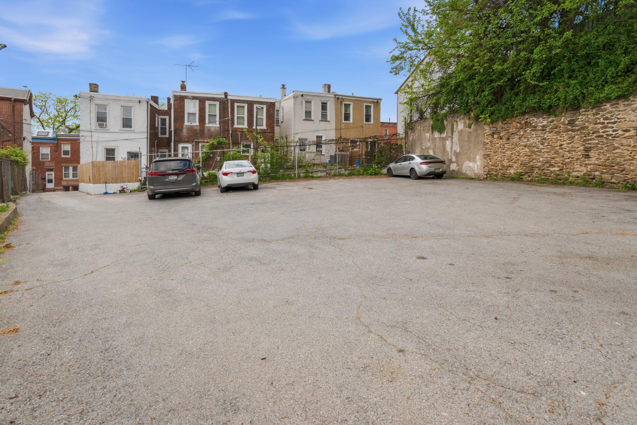 EAST FALLS - Commercial Sale