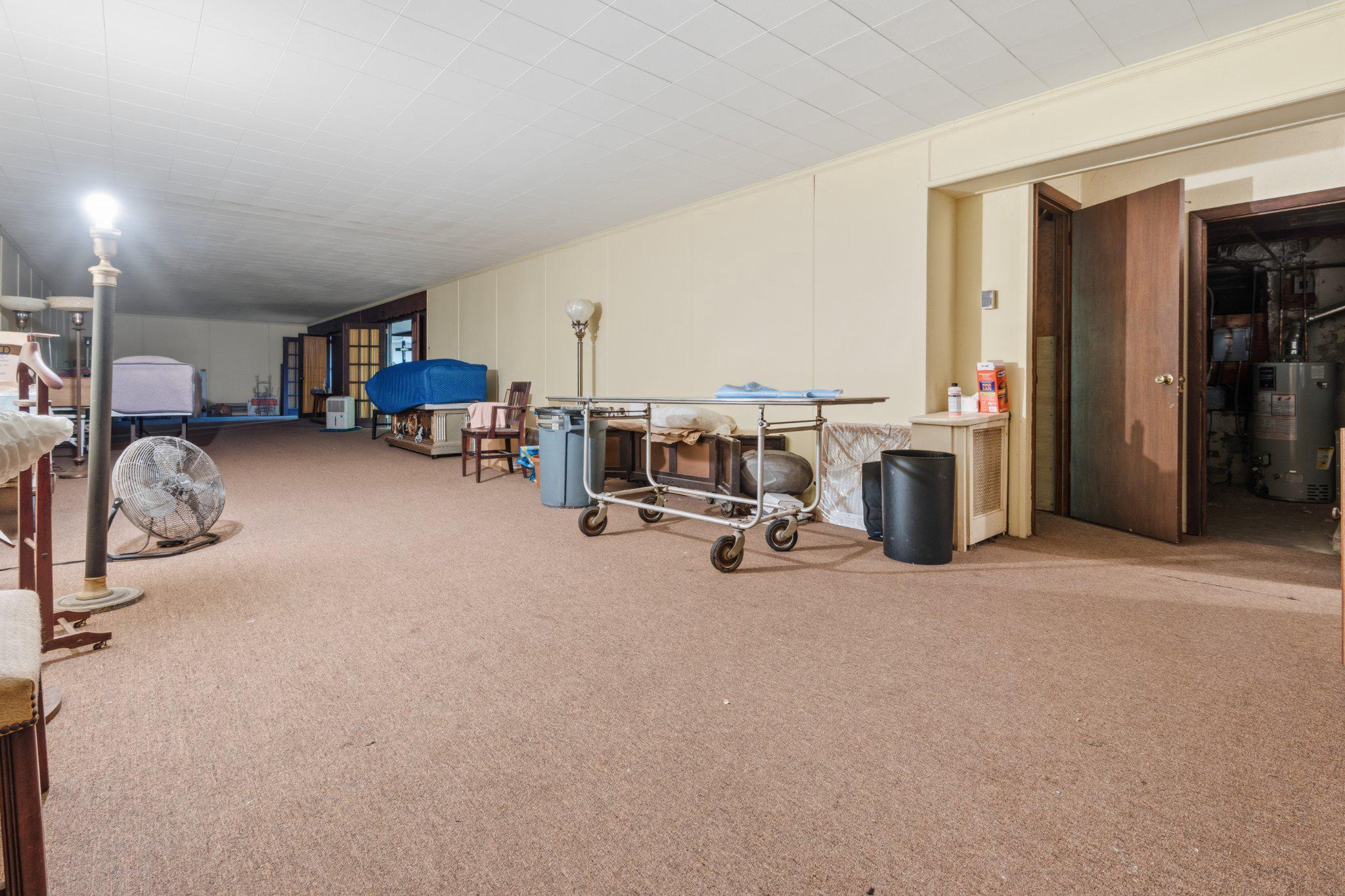 EAST FALLS - Commercial Sale