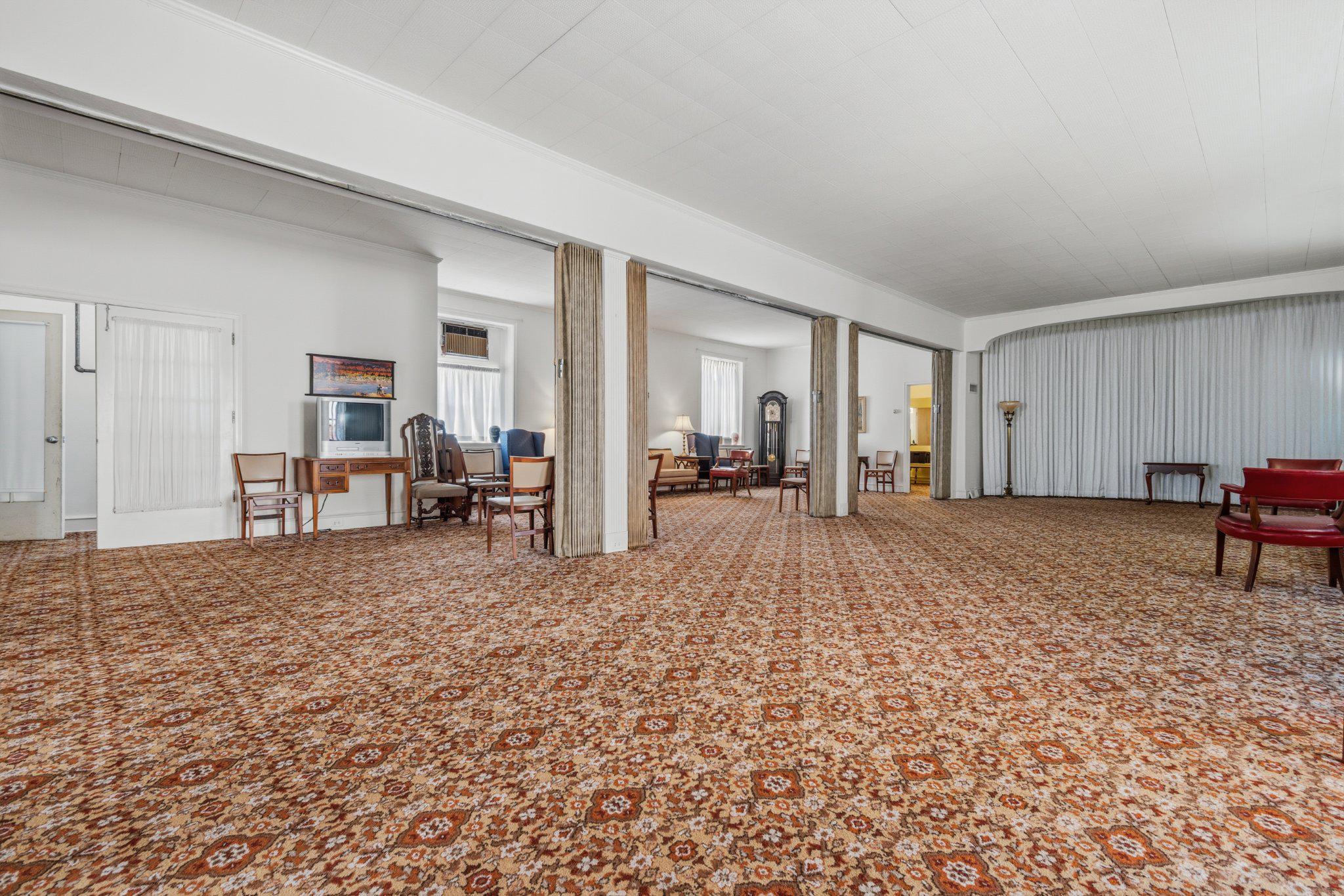 EAST FALLS - Commercial Sale