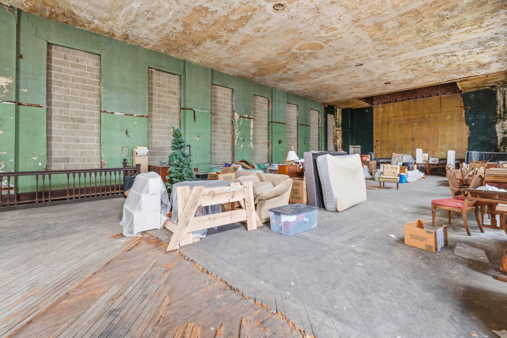 EAST FALLS - Commercial Sale