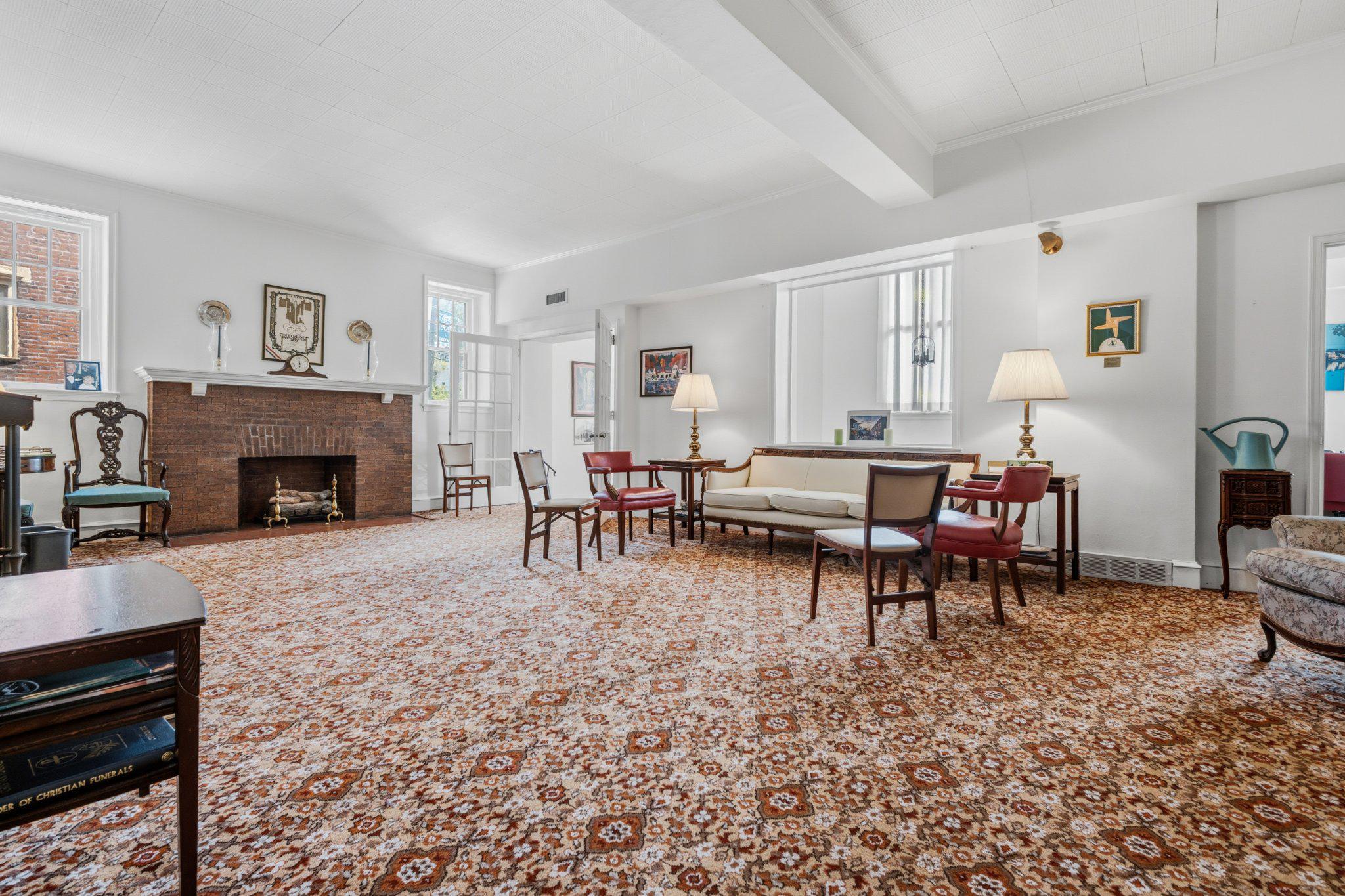 EAST FALLS - Commercial Sale