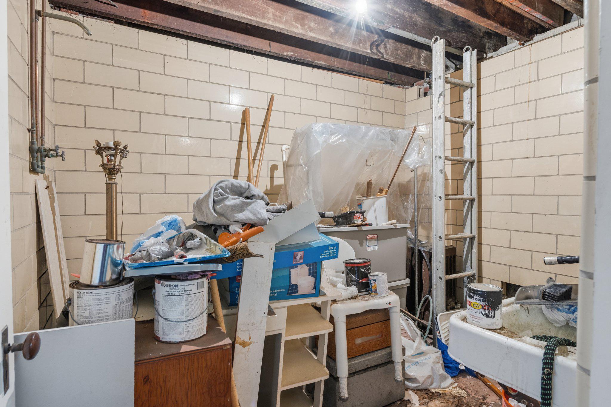 EAST FALLS - Commercial Sale