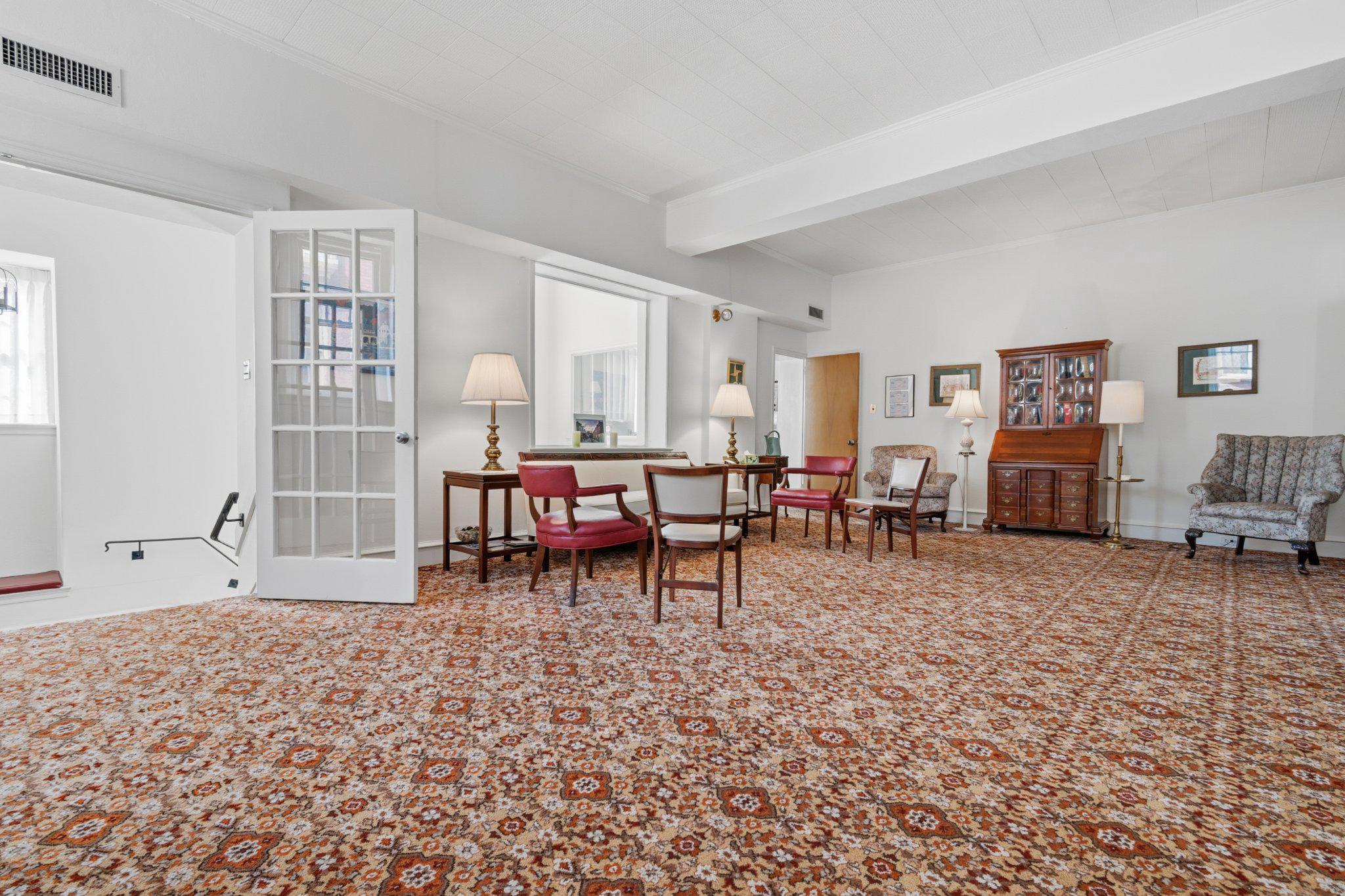 EAST FALLS - Commercial Sale