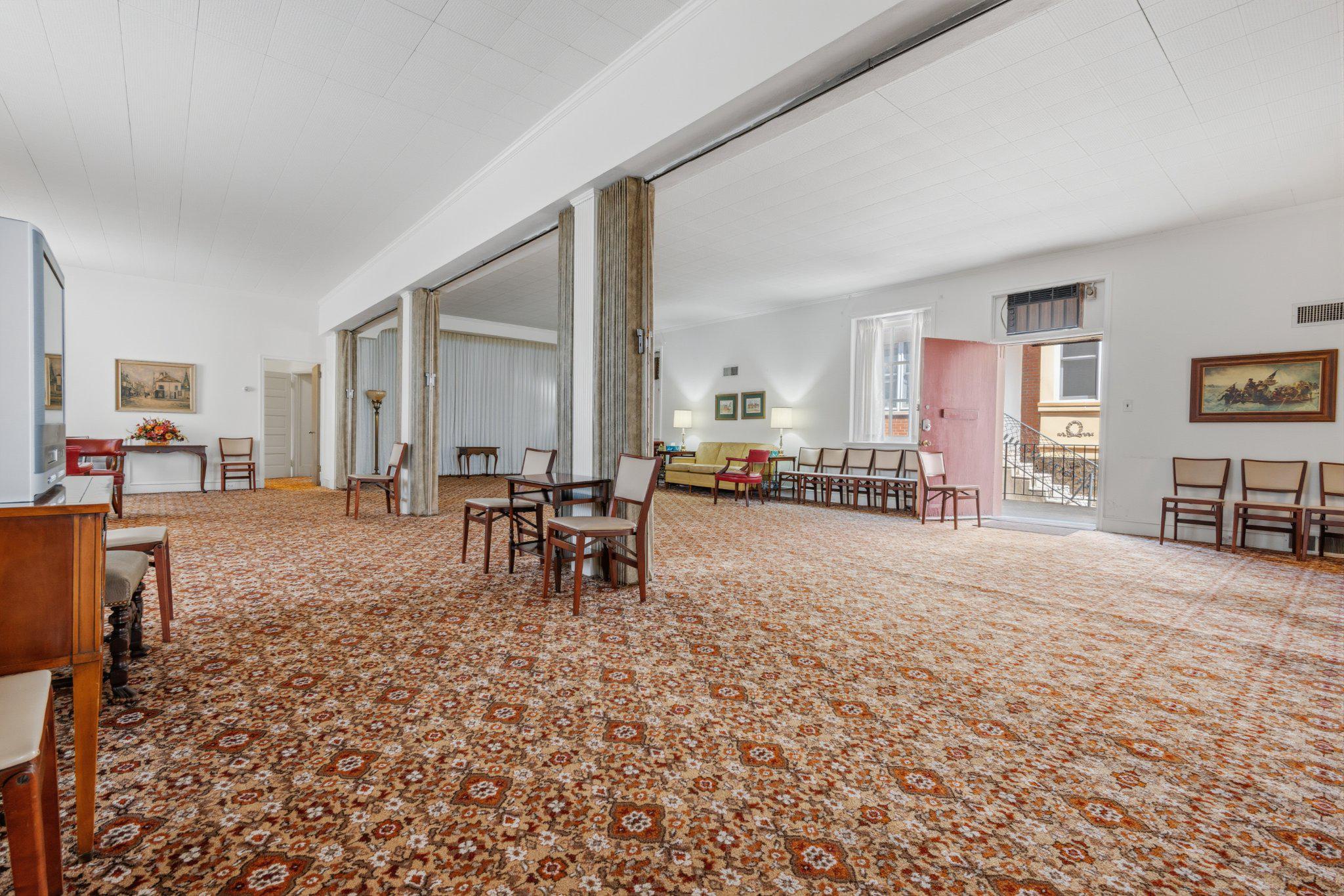 EAST FALLS - Commercial Sale