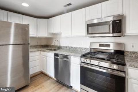 Condo For Rent - 724 S Wolfe #1A<br/> BALTIMORE, MD 21231