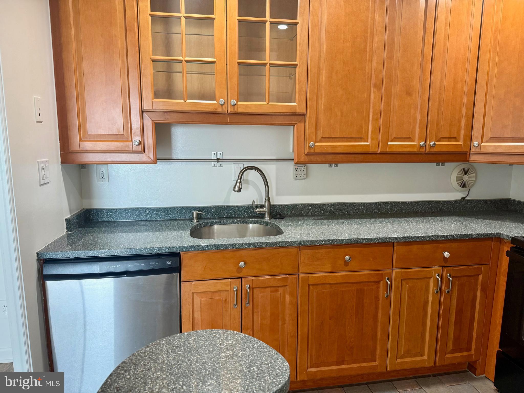 WASHINGTONIAN TOWER - Residential Lease