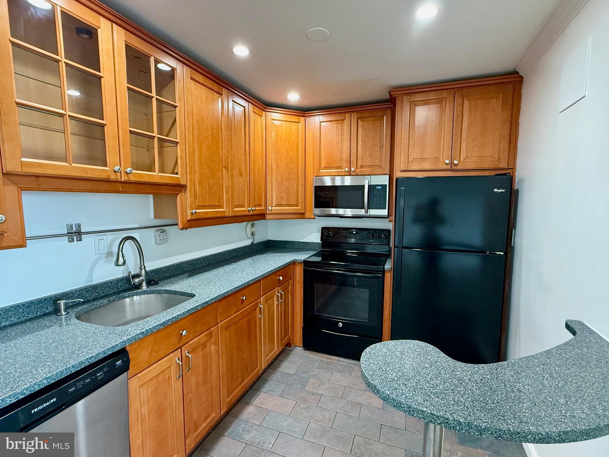 WASHINGTONIAN TOWER - Residential Lease