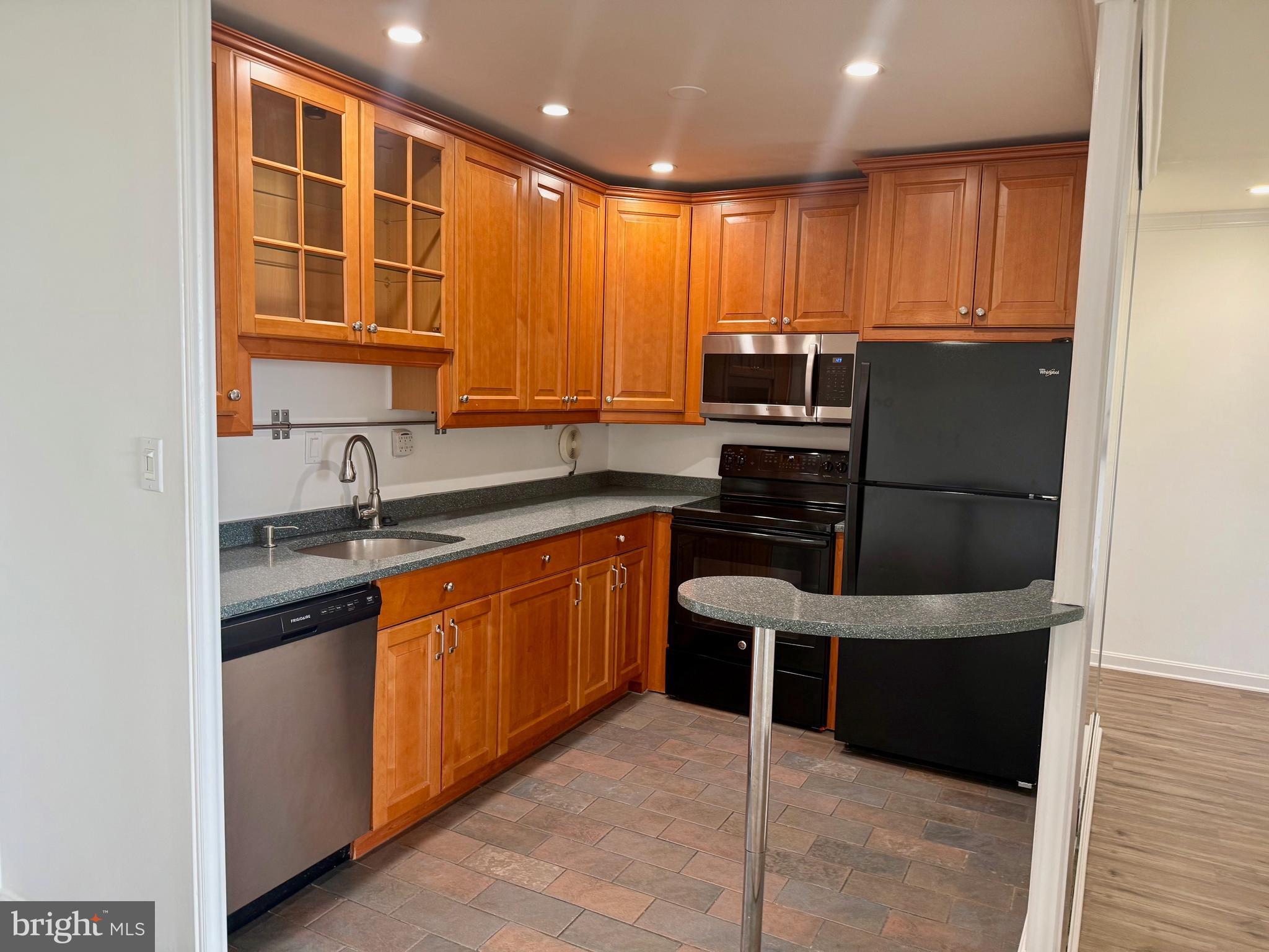 WASHINGTONIAN TOWER - Residential Lease