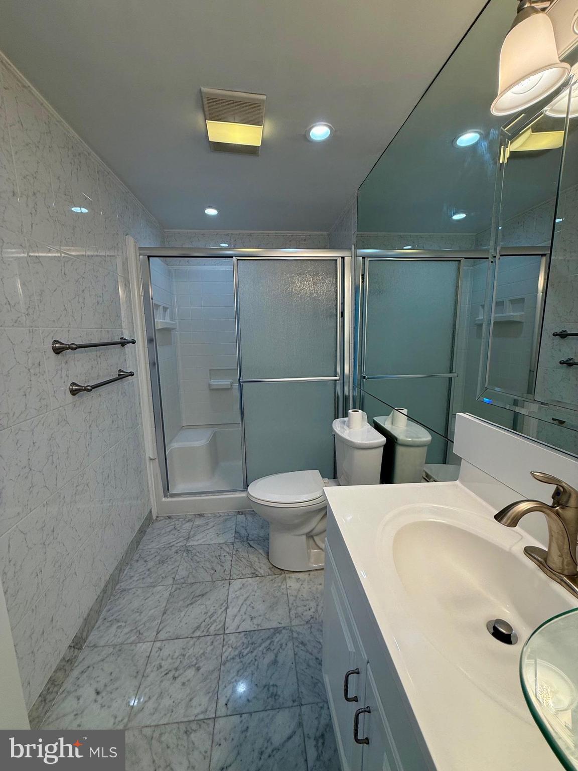 WASHINGTONIAN TOWER - Residential Lease