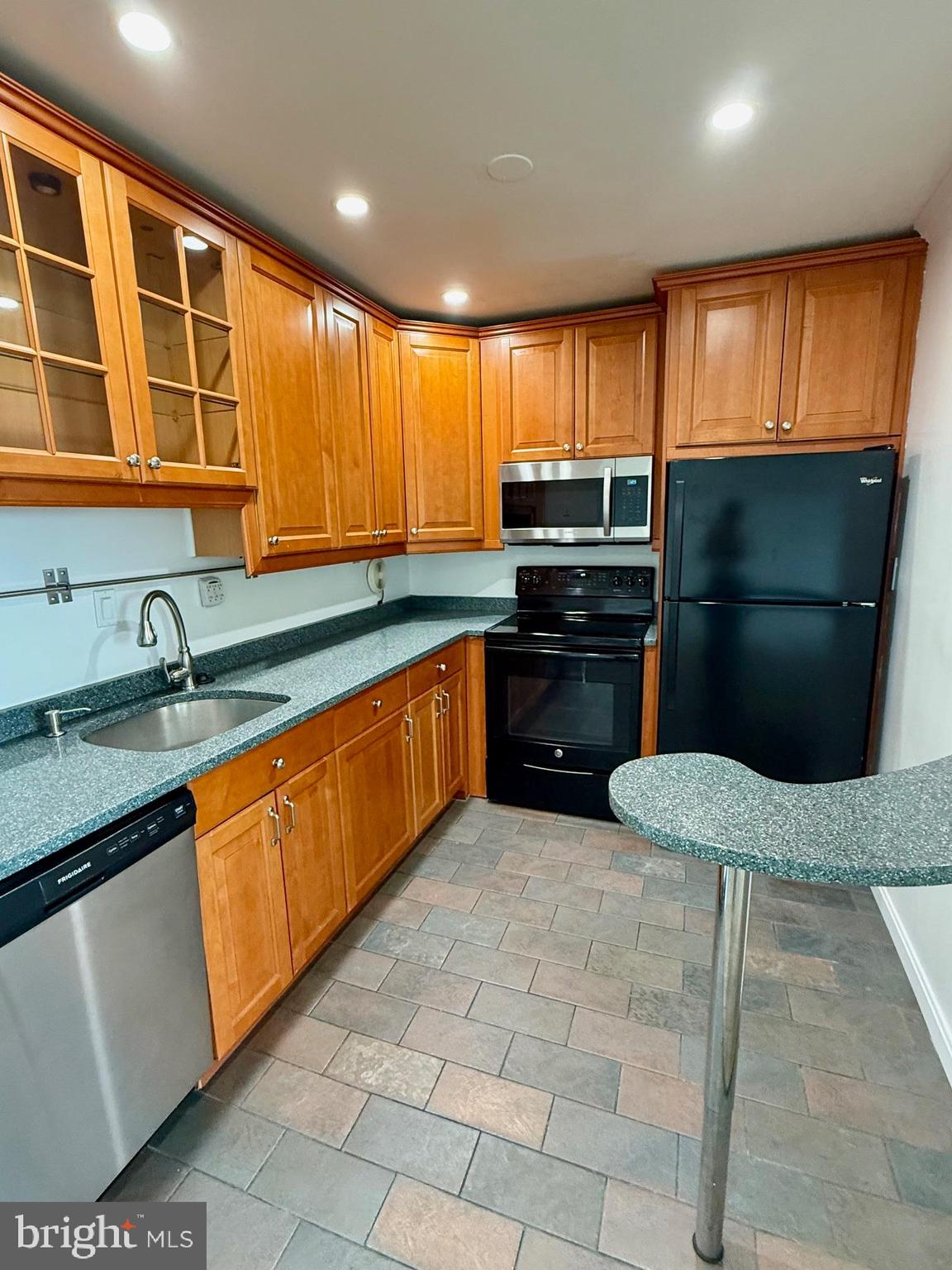 WASHINGTONIAN TOWER - Residential Lease