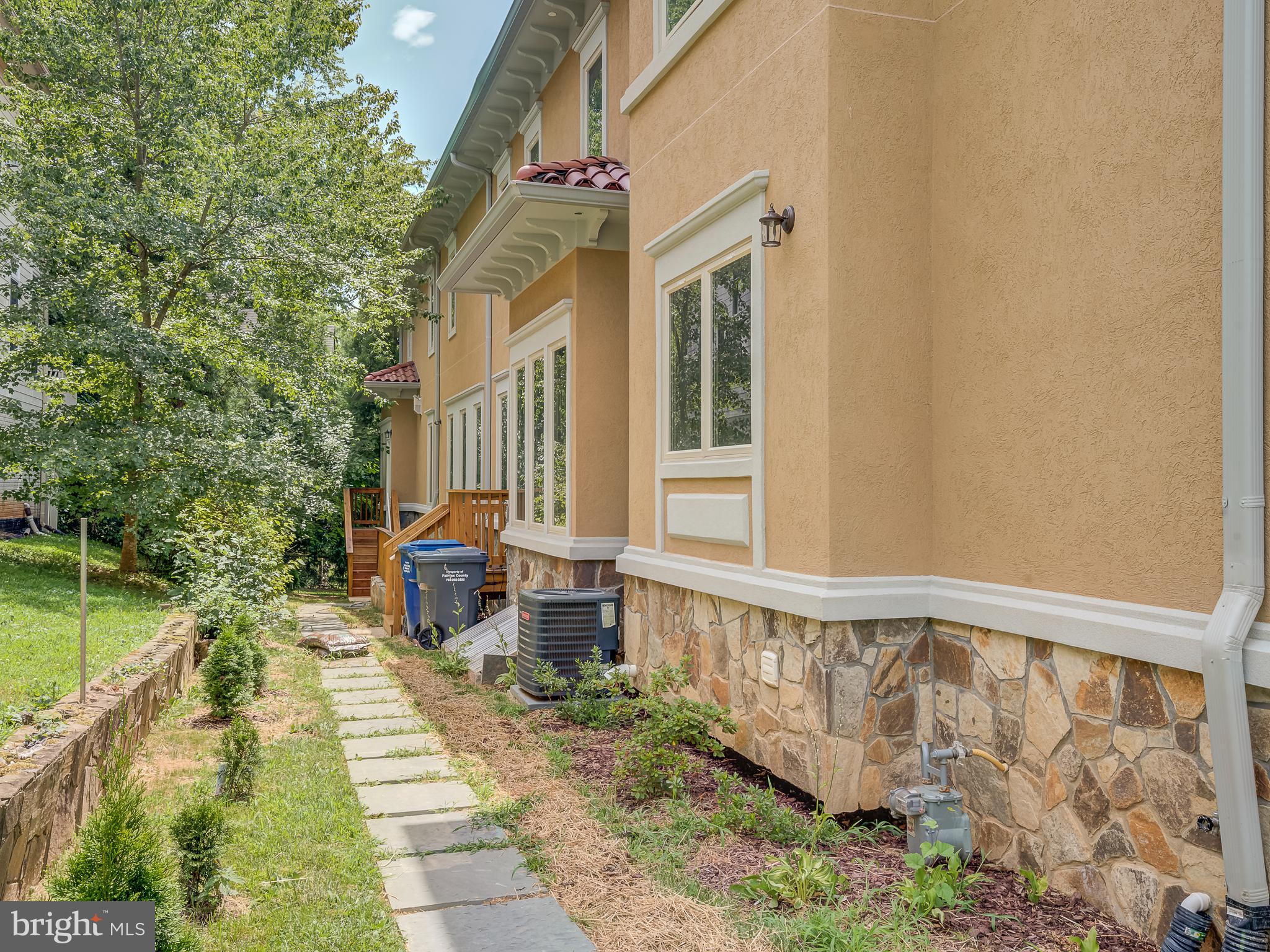 WEST MC LEAN - Residential Lease