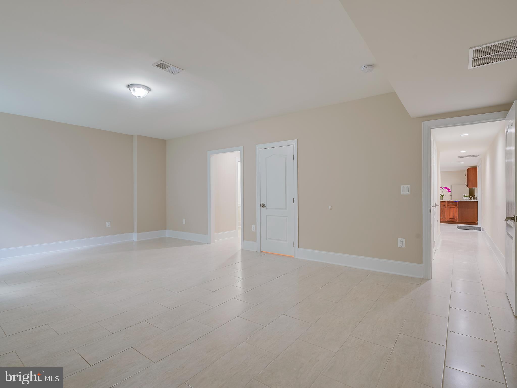 WEST MC LEAN - Residential Lease