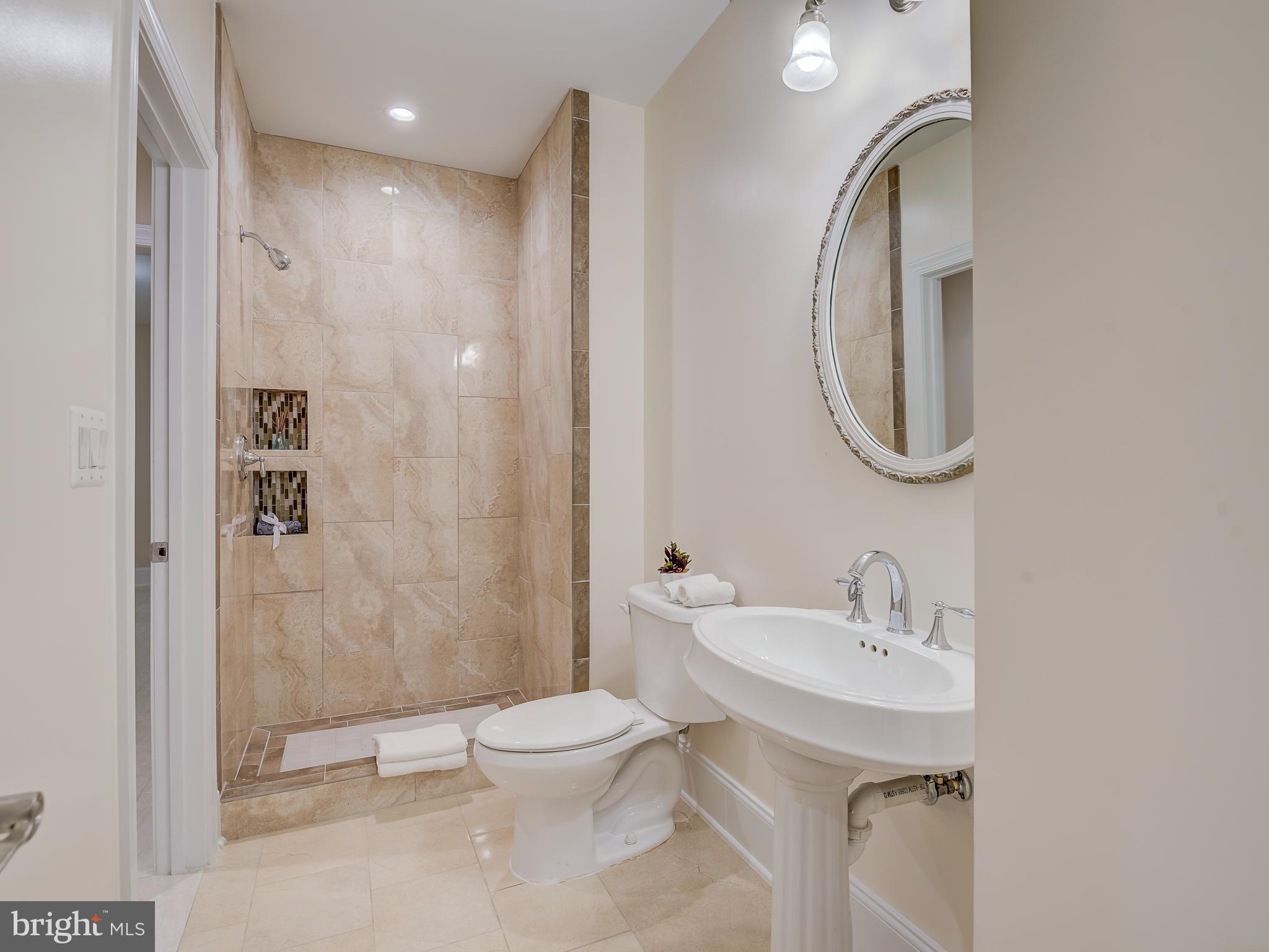 WEST MC LEAN - Residential Lease