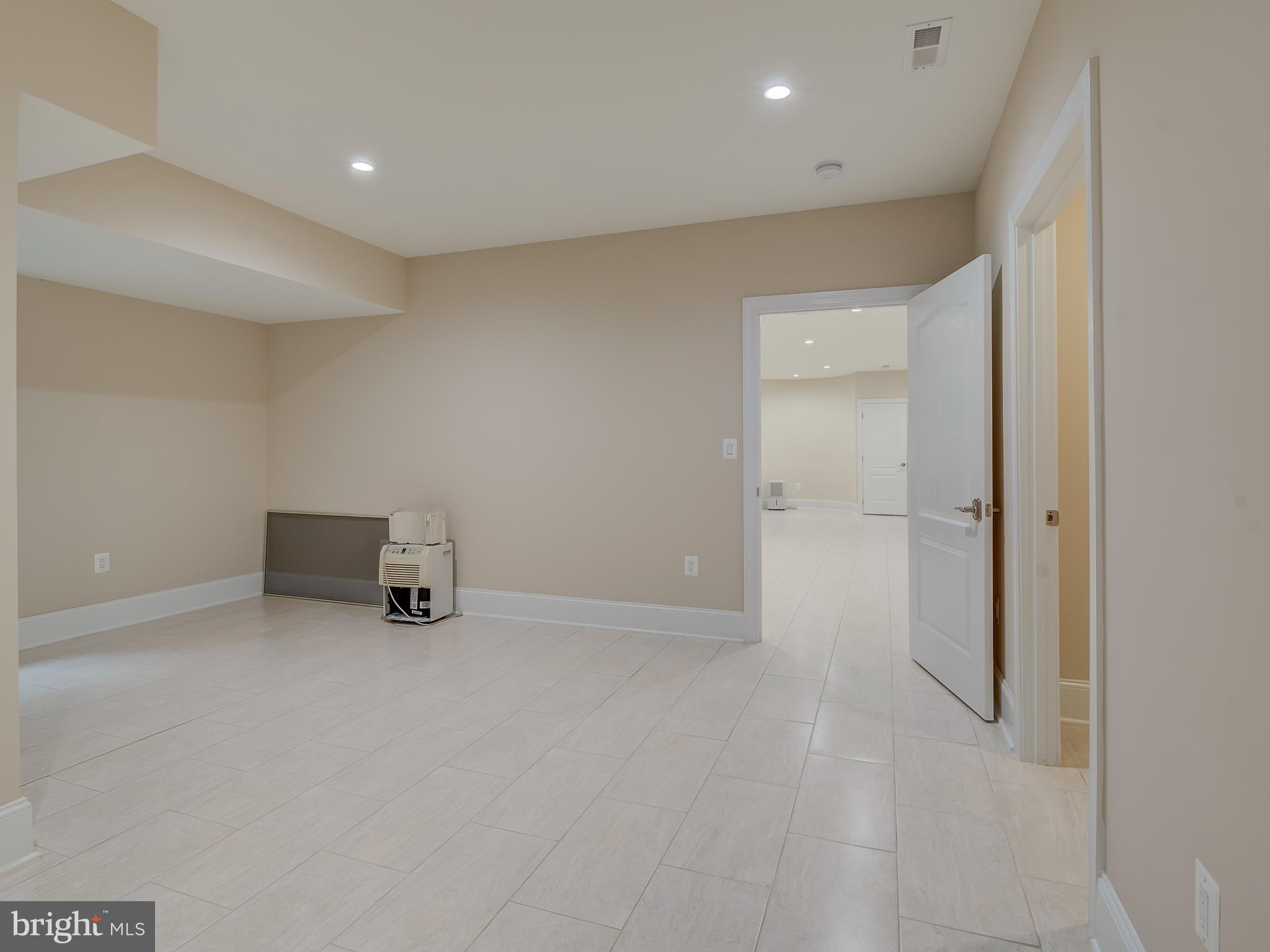 WEST MC LEAN - Residential Lease