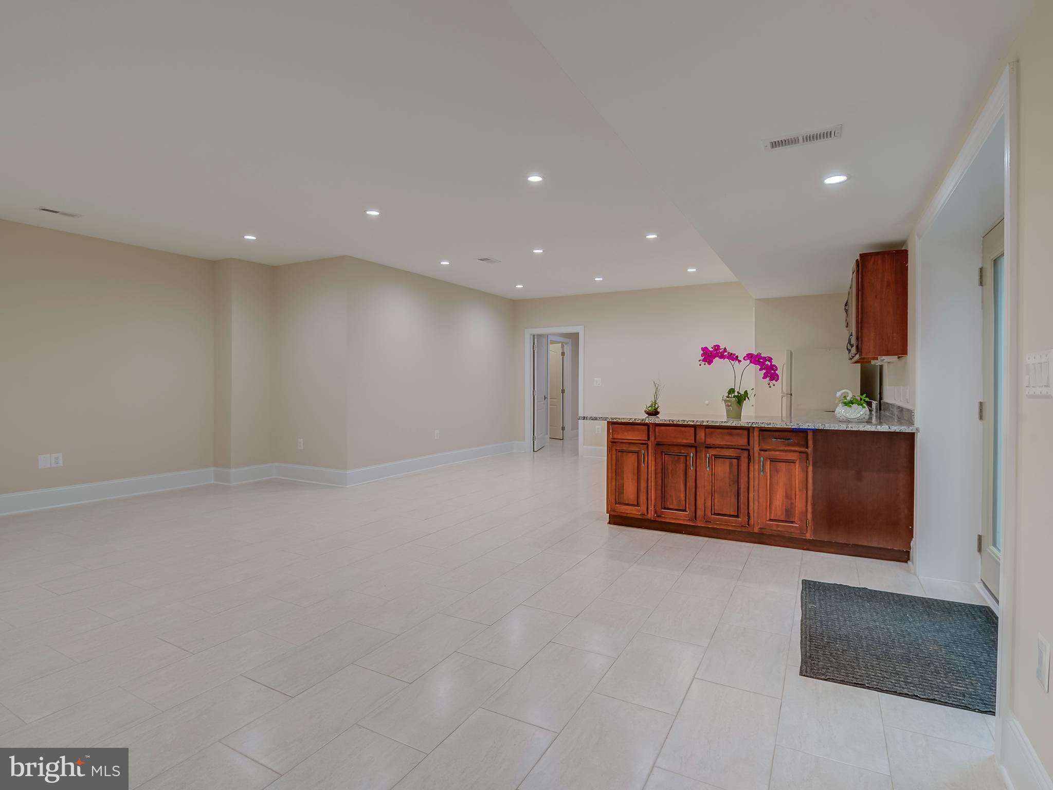 WEST MC LEAN - Residential Lease