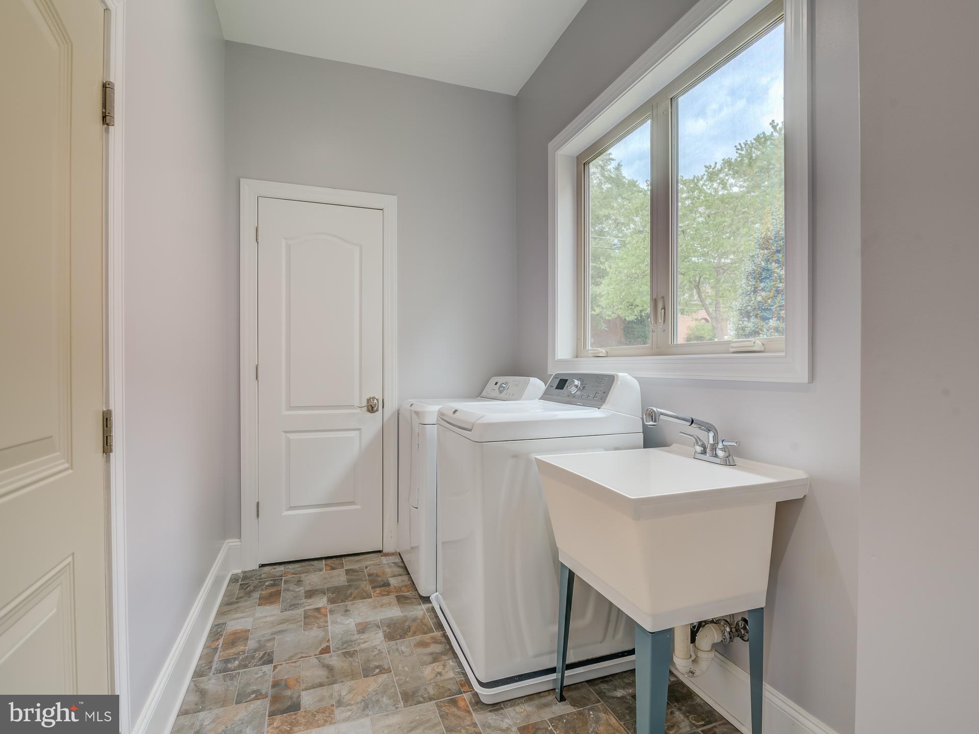 WEST MC LEAN - Residential Lease