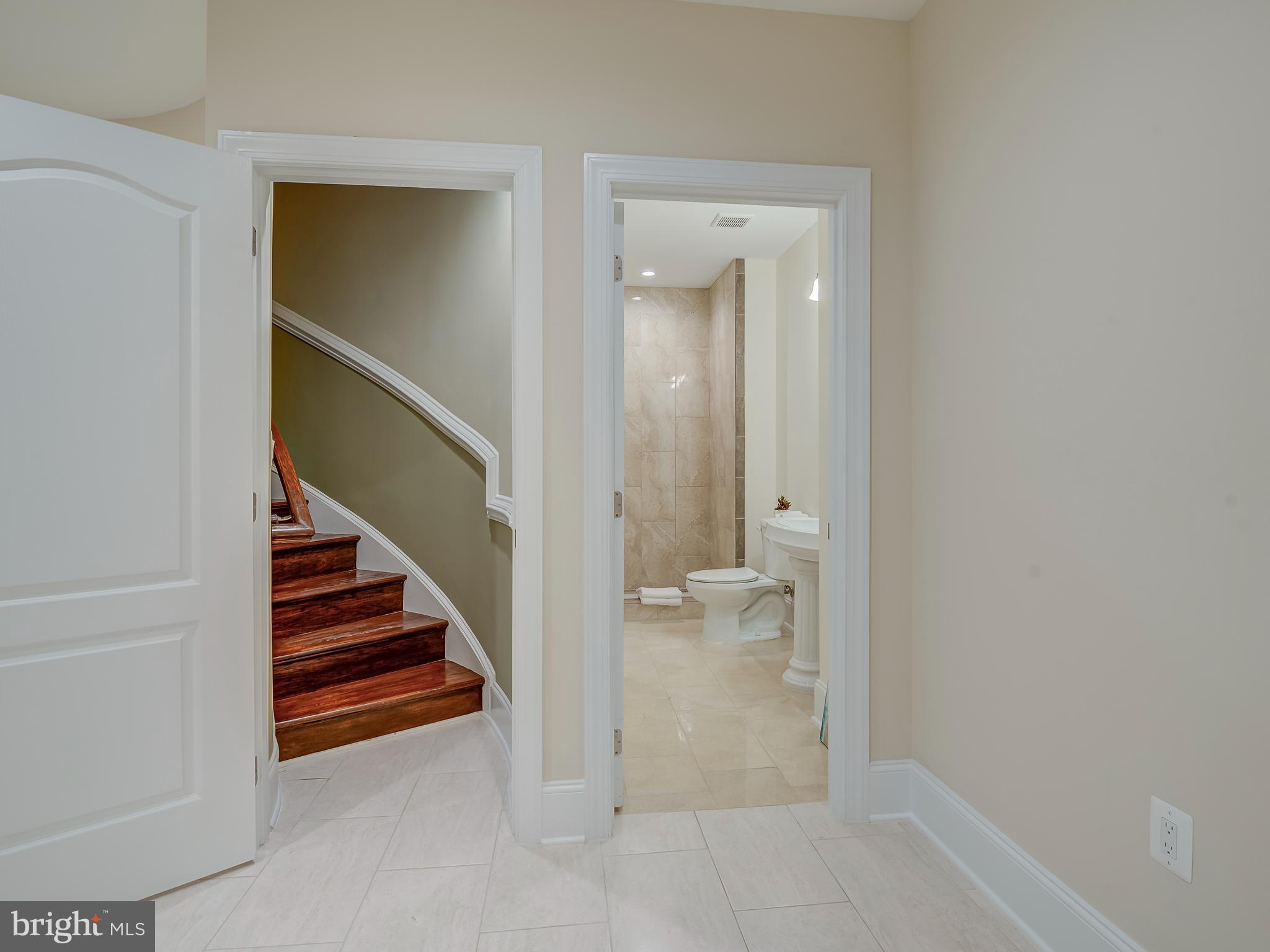 WEST MC LEAN - Residential Lease