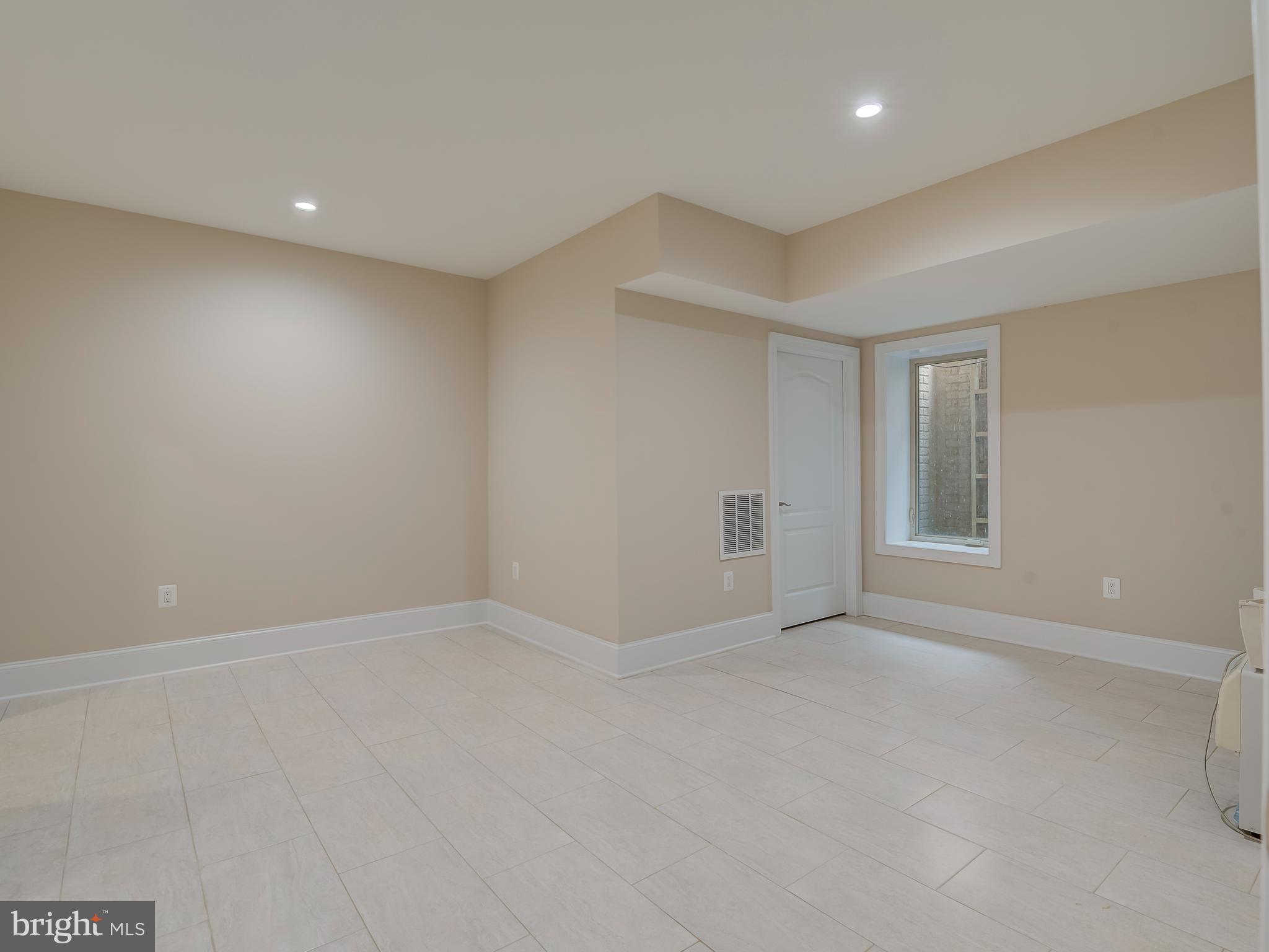 WEST MC LEAN - Residential Lease