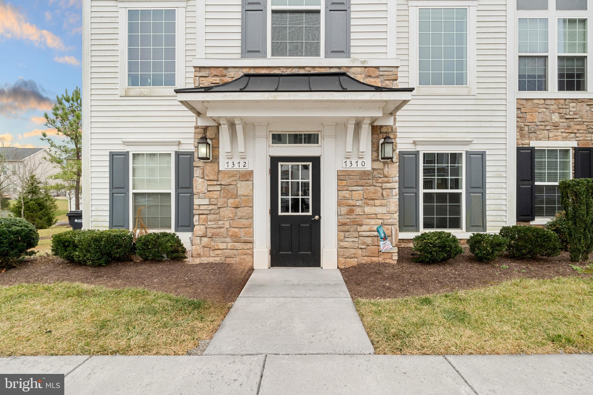 7370 RIDING MEADOW WAY