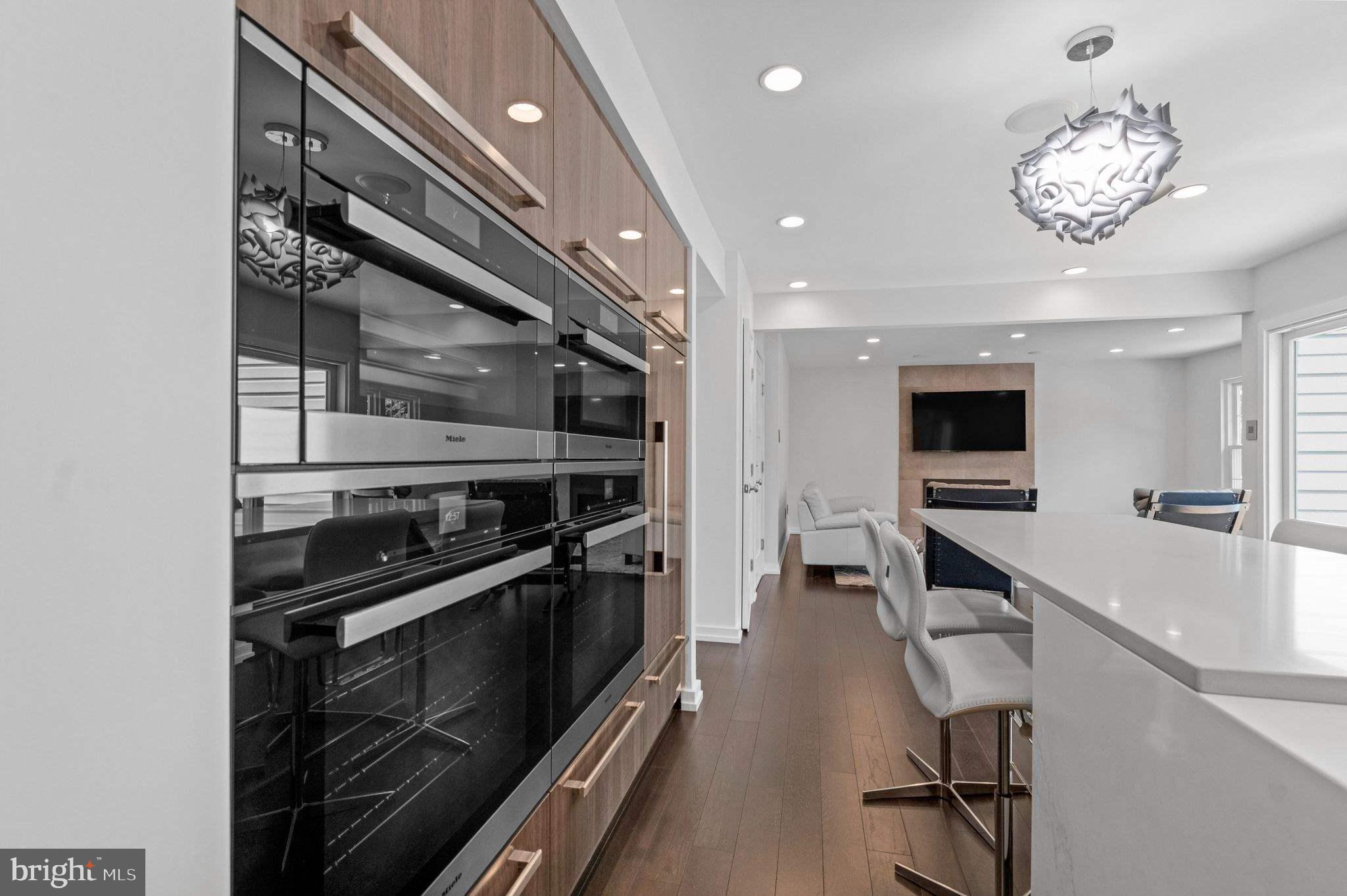 VILLAGE OF RIVER HILL - Residential