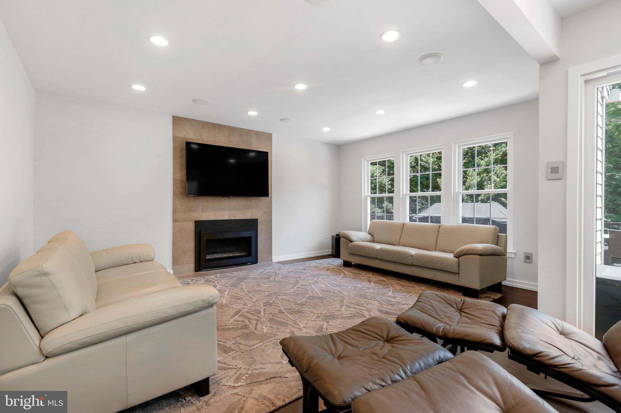 VILLAGE OF RIVER HILL - Residential