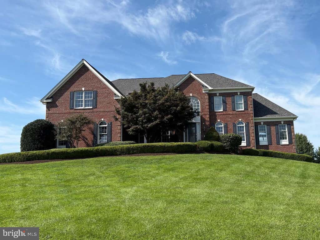 Photo of 14925 Bankfield Drive, WATERFORD, VA 20197 (MLS # VALO2134464)