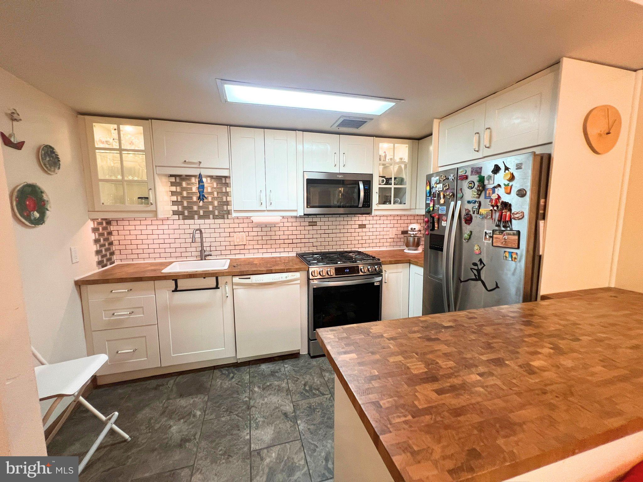 309 FLORENCE AVENUE 206-N