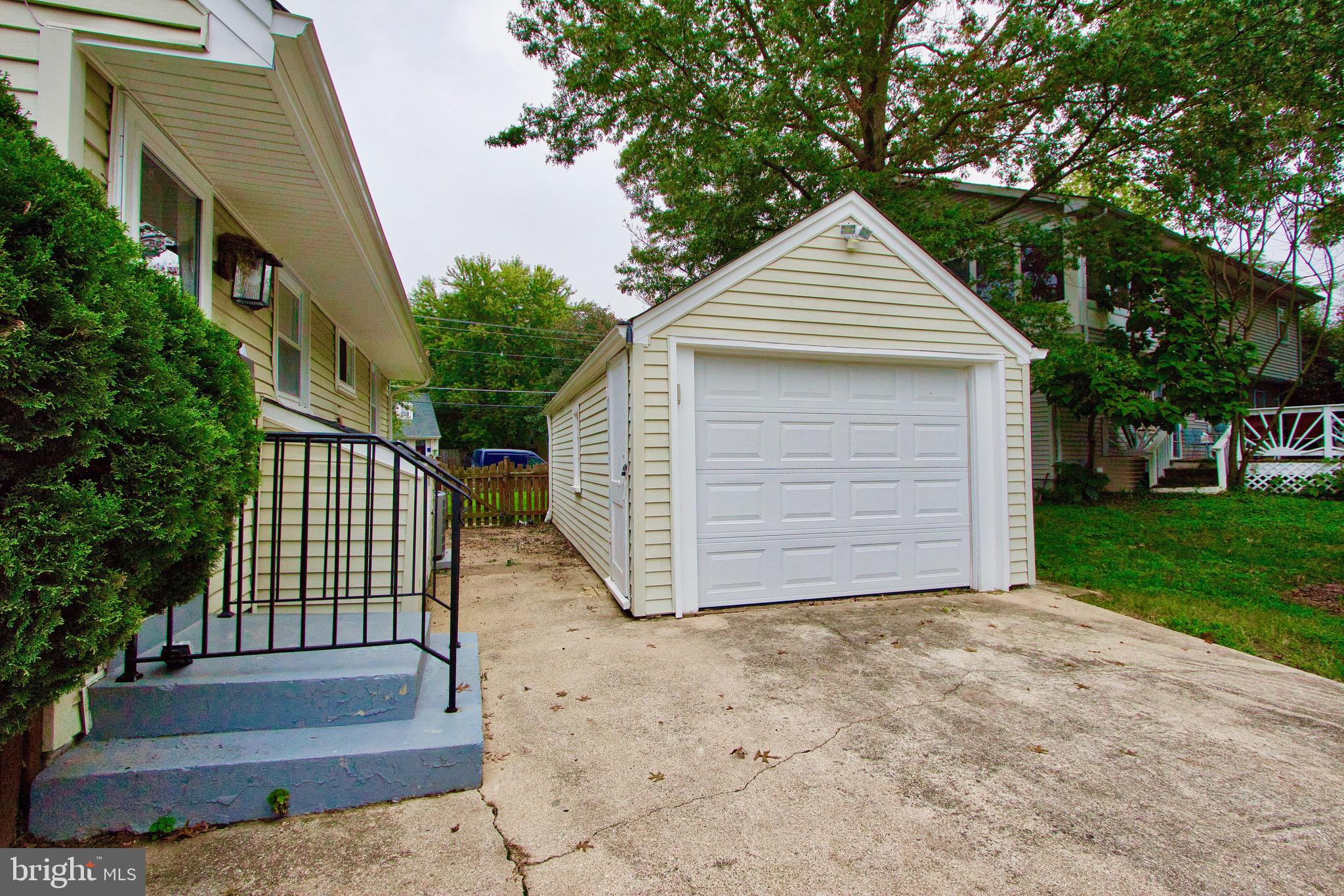 BUCKNELL MANOR - Residential