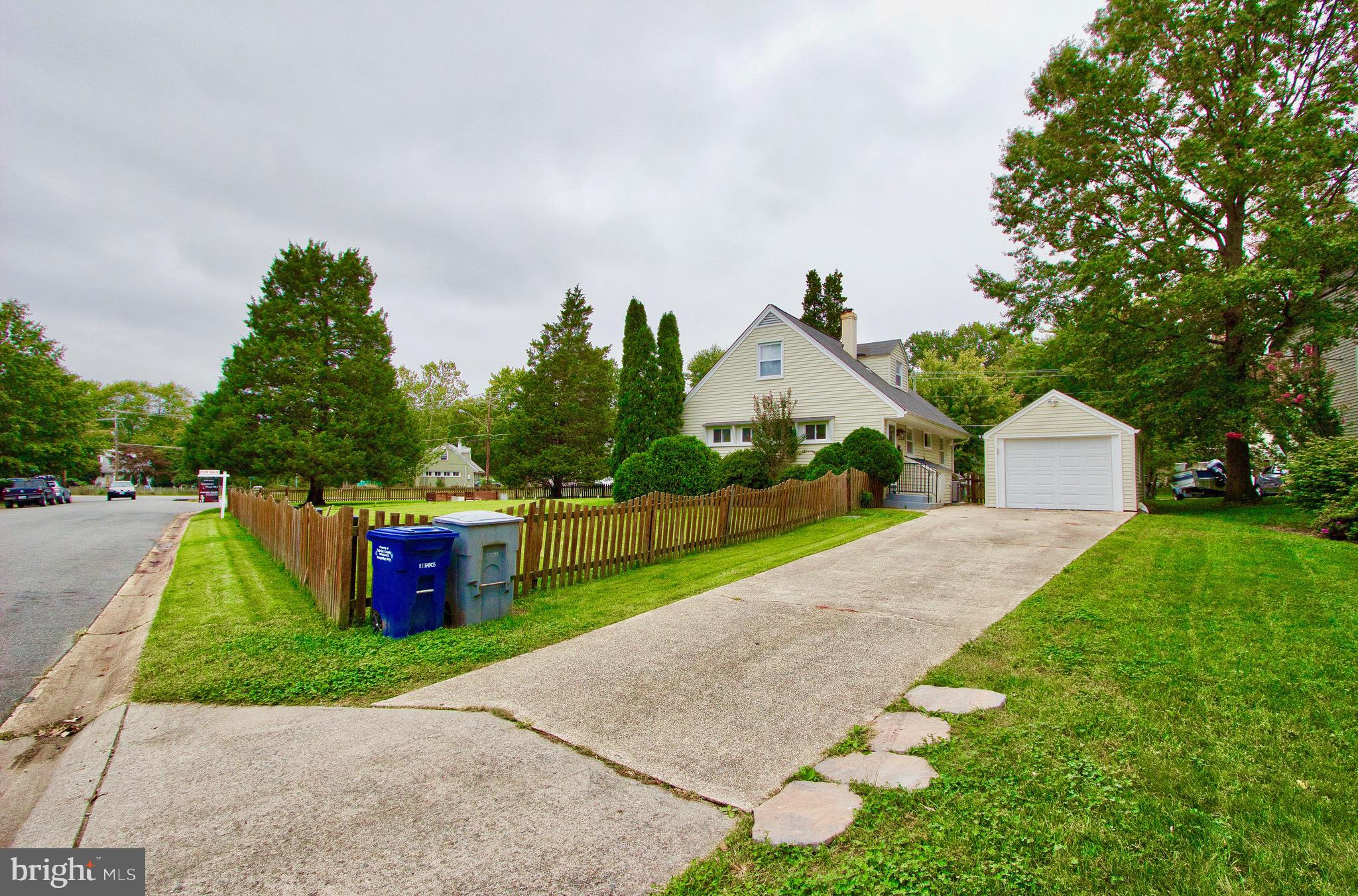 BUCKNELL MANOR - Residential