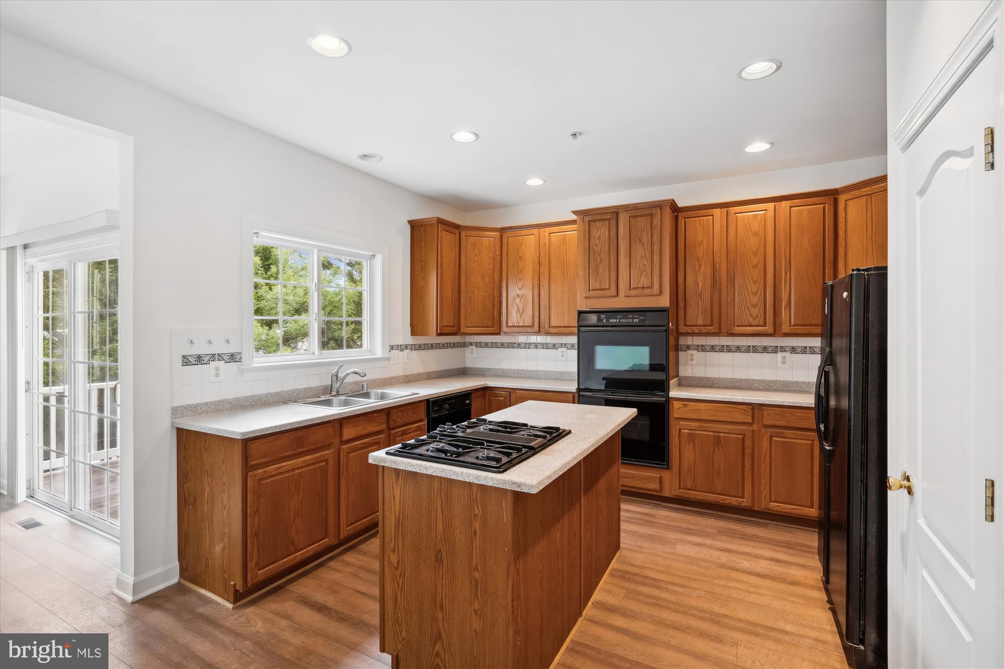 SOUTH RIVER COLONY - Residential Lease