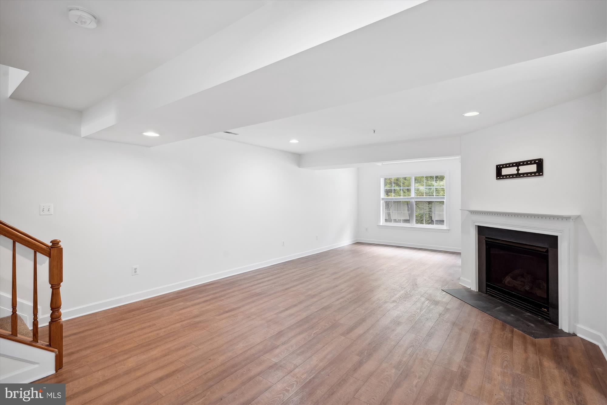 SOUTH RIVER COLONY - Residential Lease