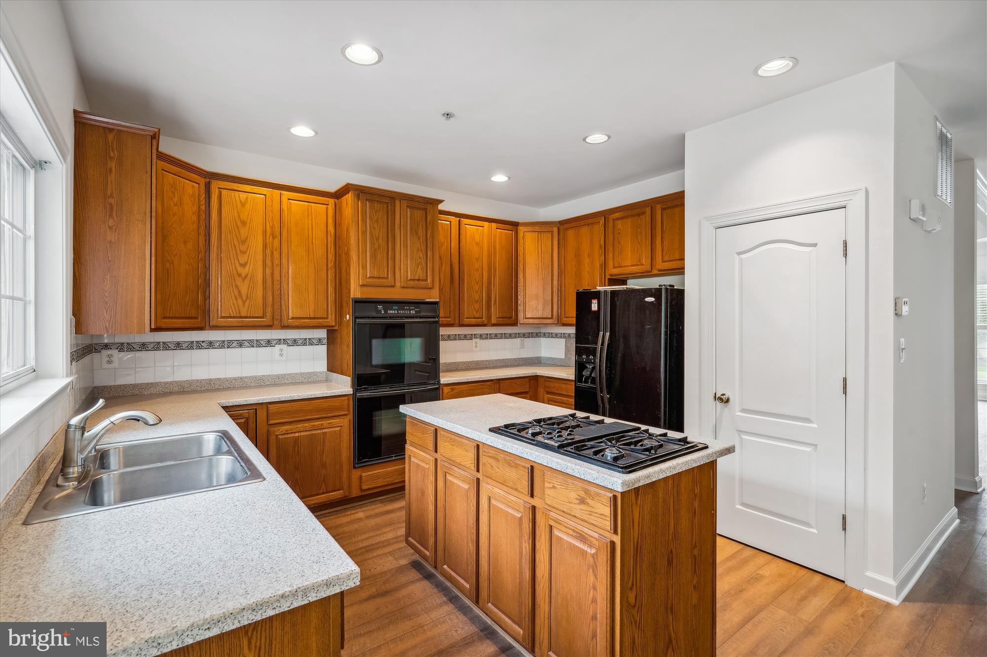 SOUTH RIVER COLONY - Residential Lease