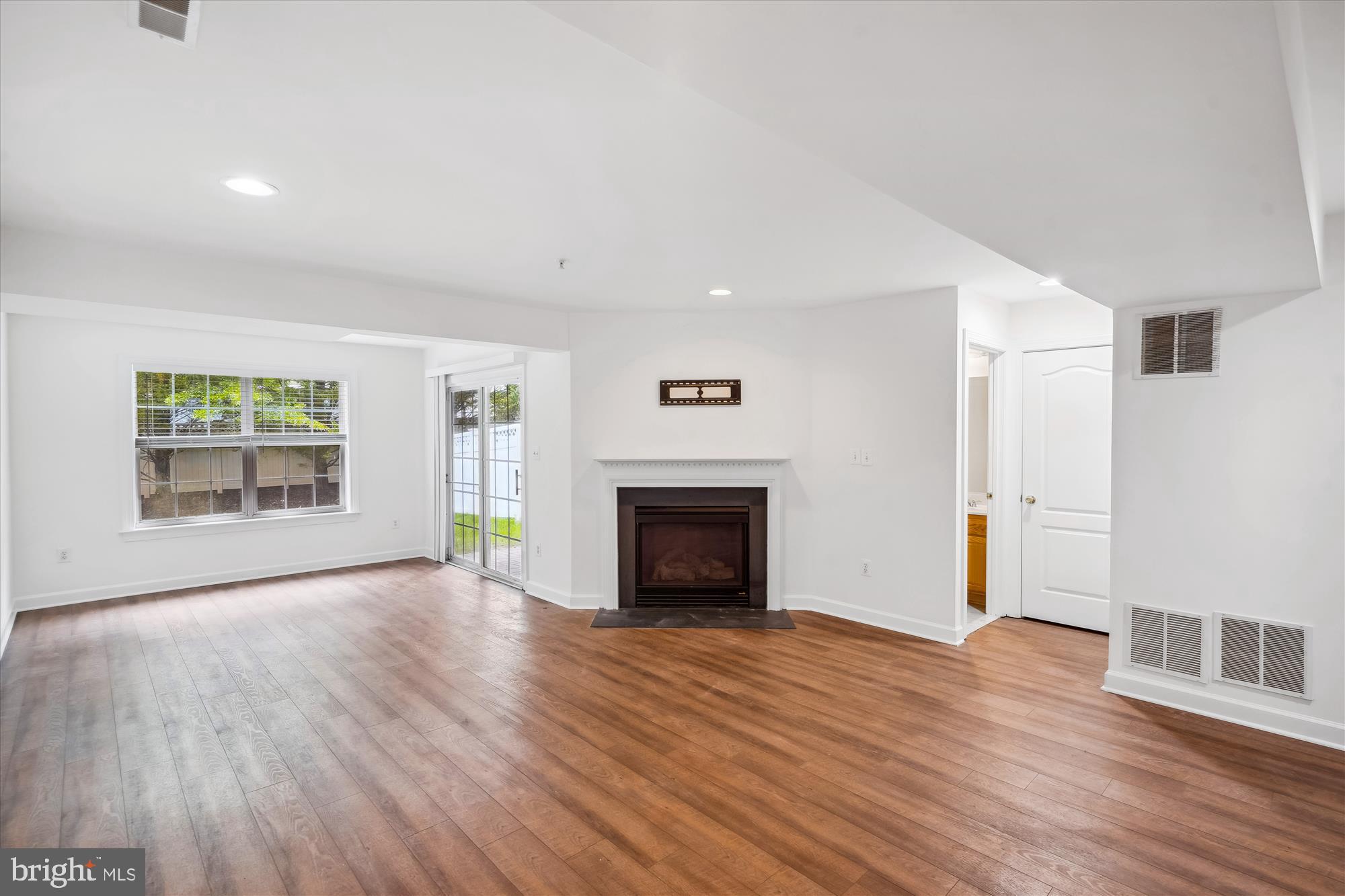 SOUTH RIVER COLONY - Residential Lease