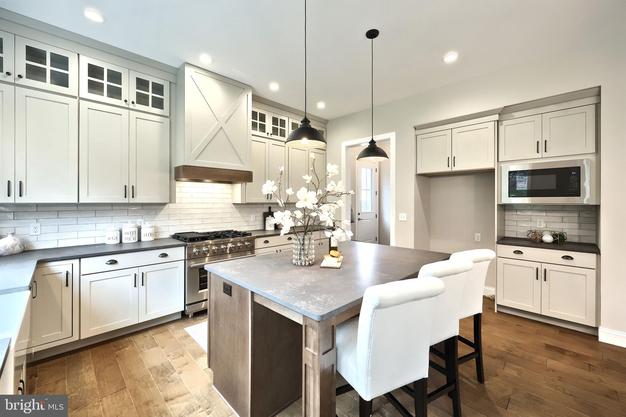 MOUNTAINDALE - Residential