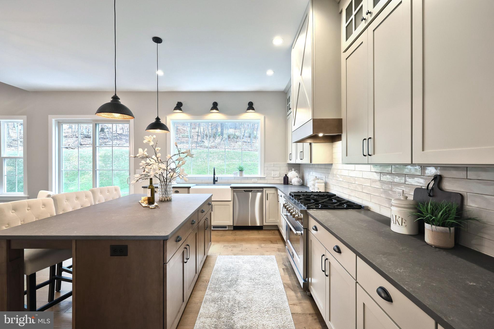 MOUNTAINDALE - Residential