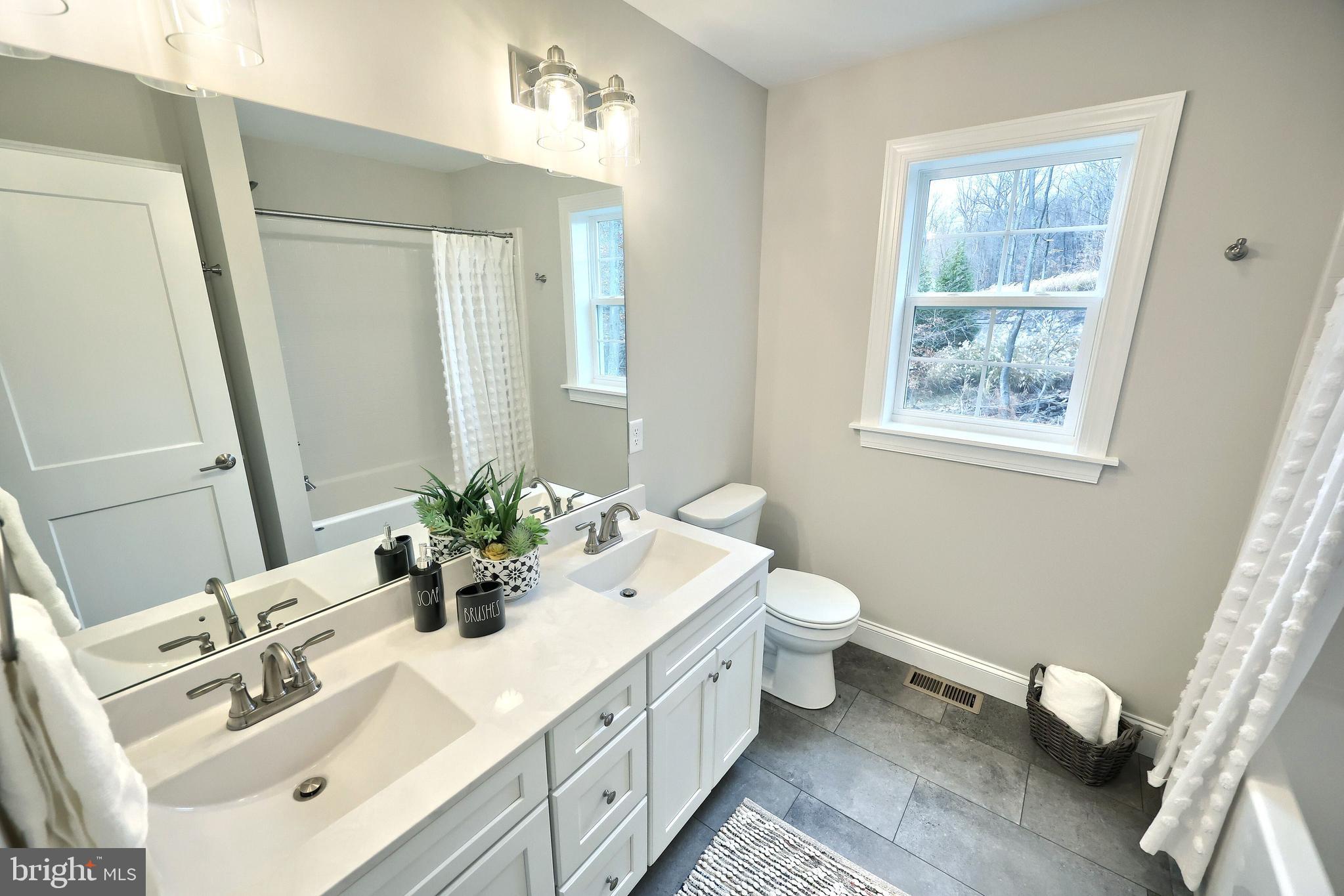 MOUNTAINDALE - Residential