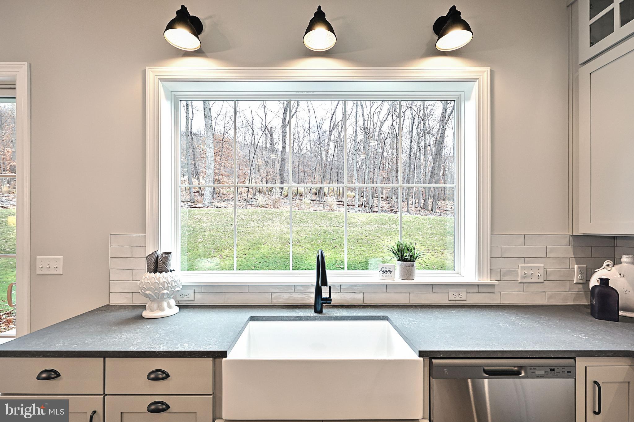 MOUNTAINDALE - Residential