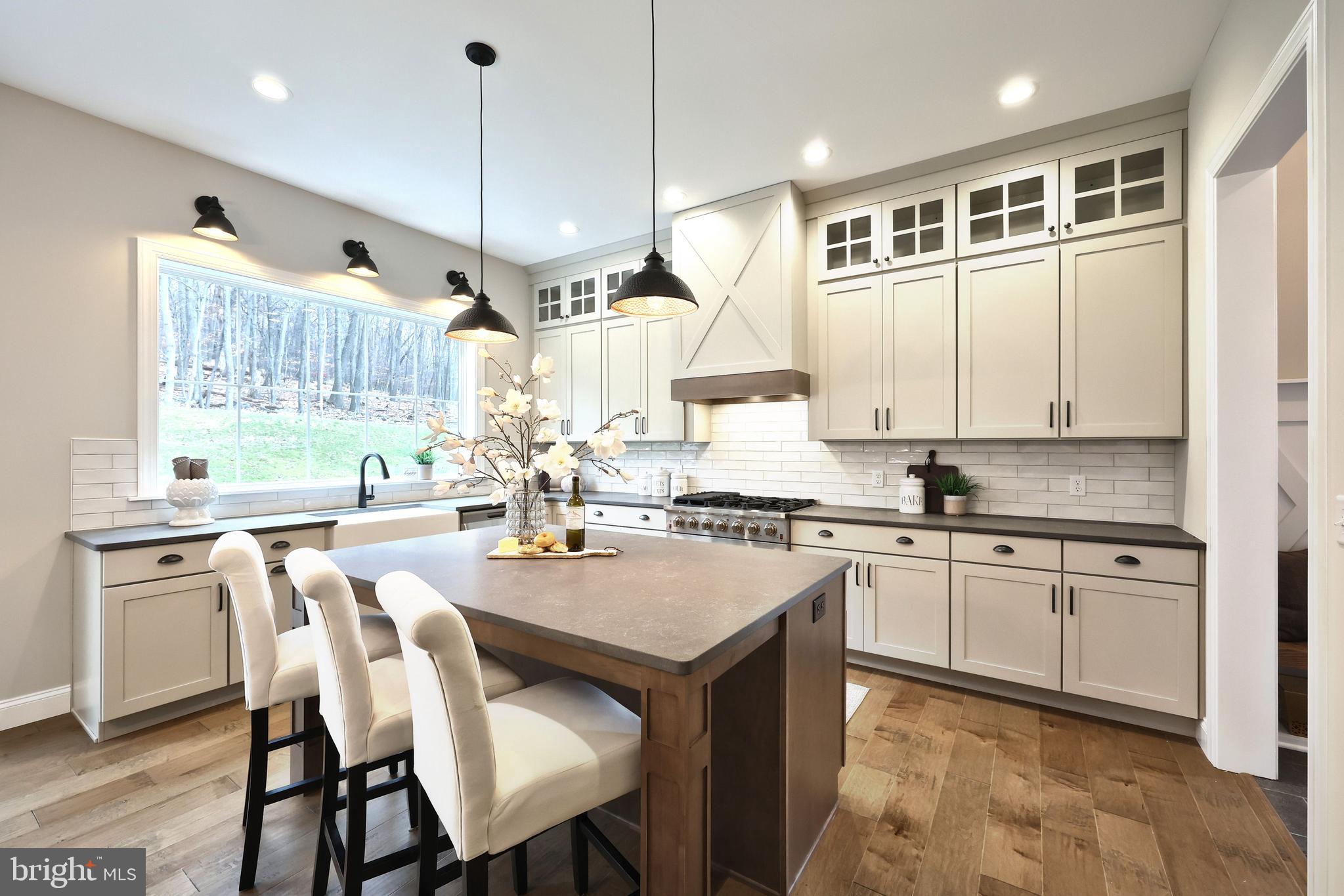 MOUNTAINDALE - Residential