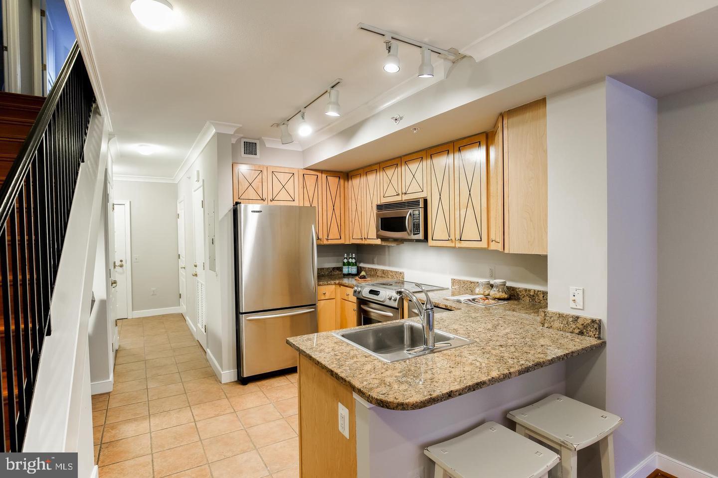 616 E E STREET NW 656