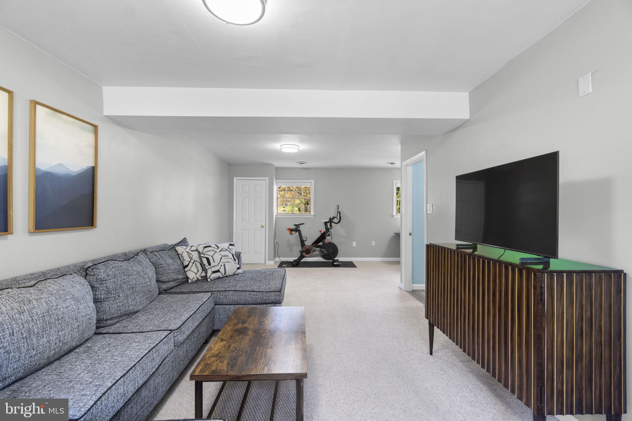 WEST LINDEN HILLS - Residential