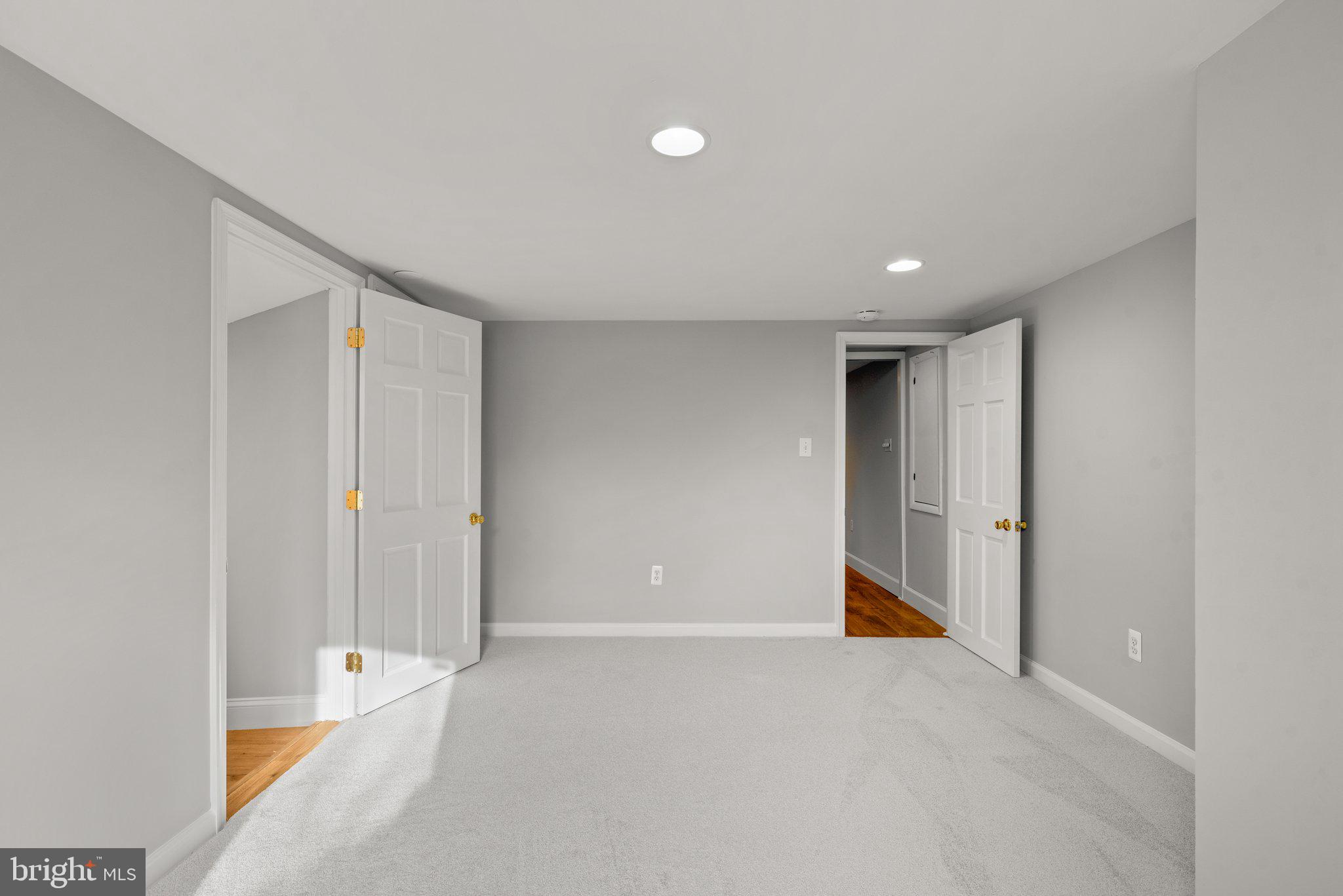 WHEATON WOODS - Residential