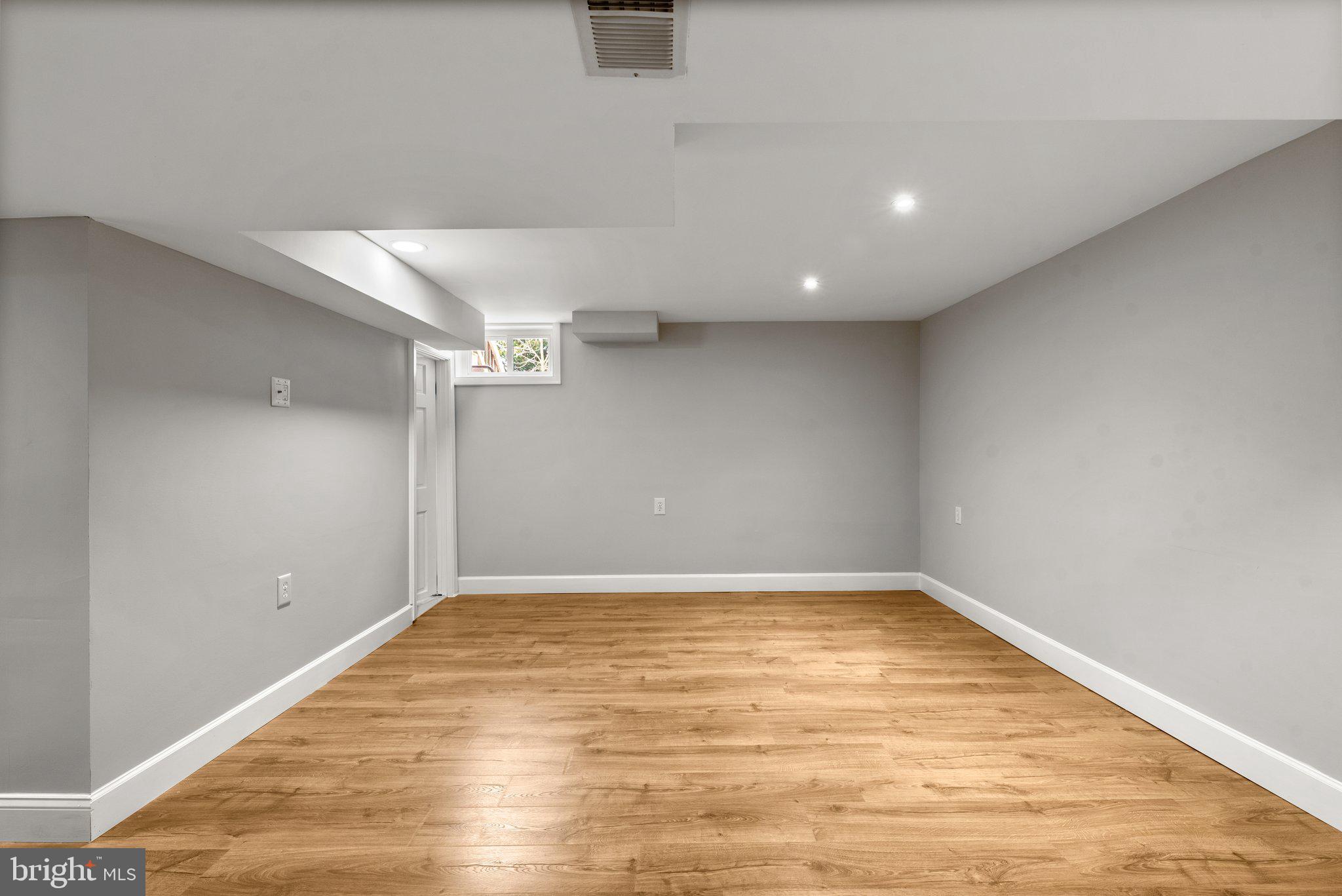 WHEATON WOODS - Residential