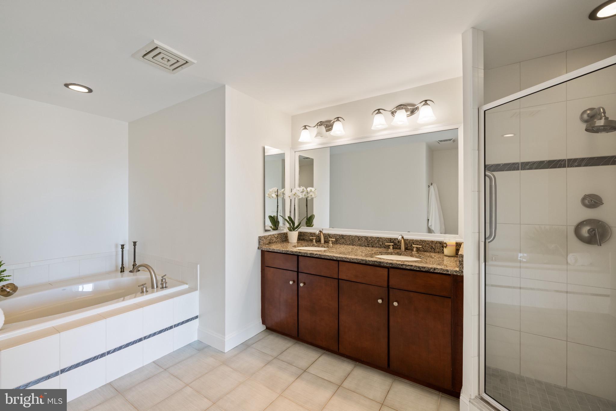 HARBORVIEW TOWERS - Residential