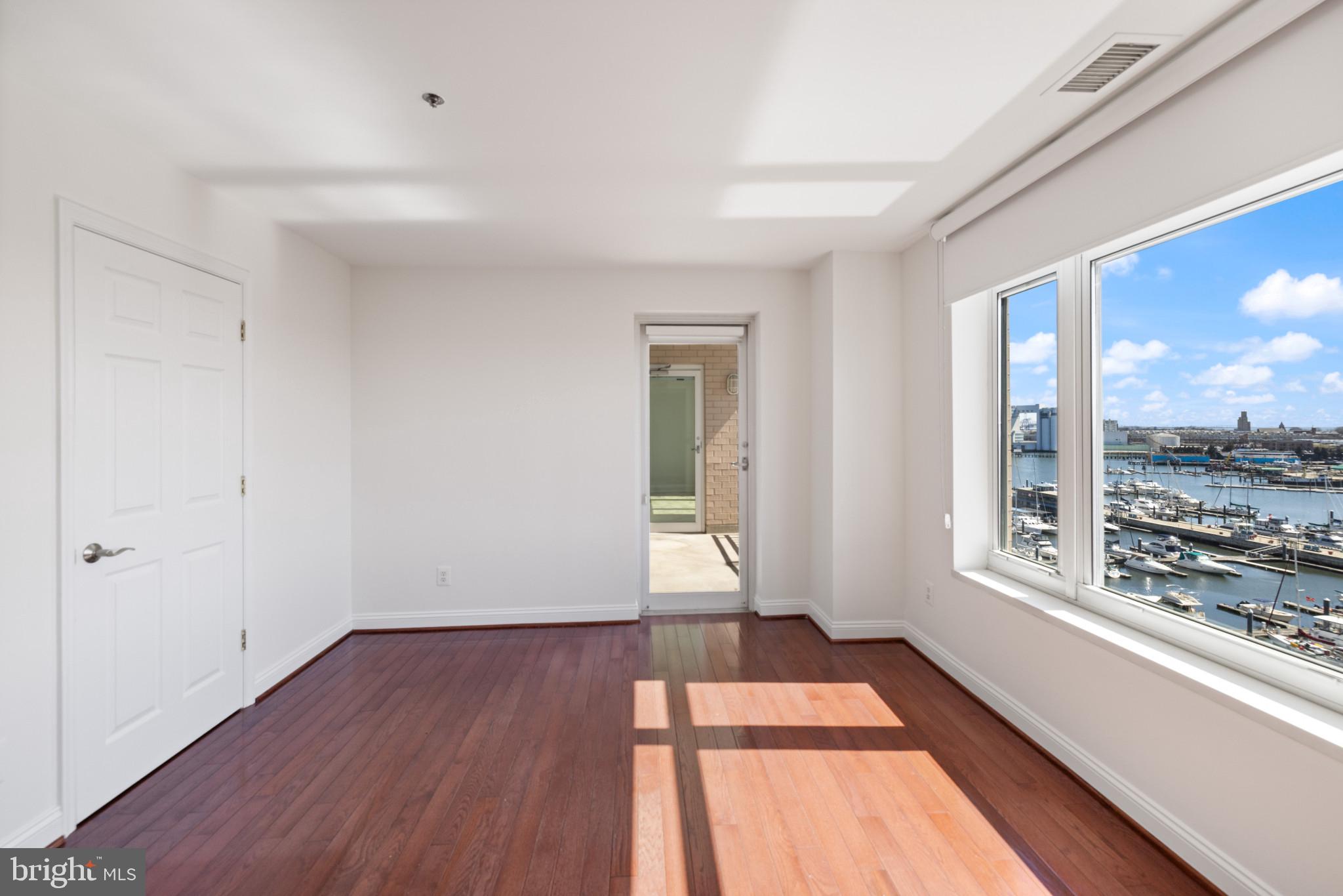 HARBORVIEW TOWERS - Residential